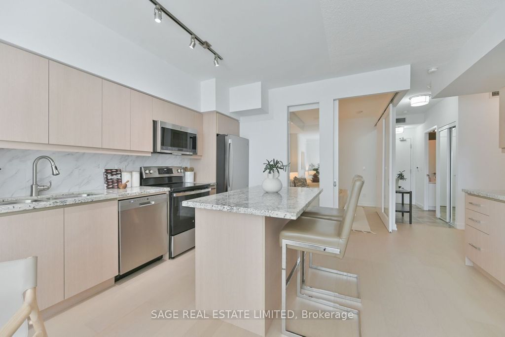 Photo of 215 Fort York Boulevard #702, Toronto, ON M5V 4A2 (MLS # C12375320)