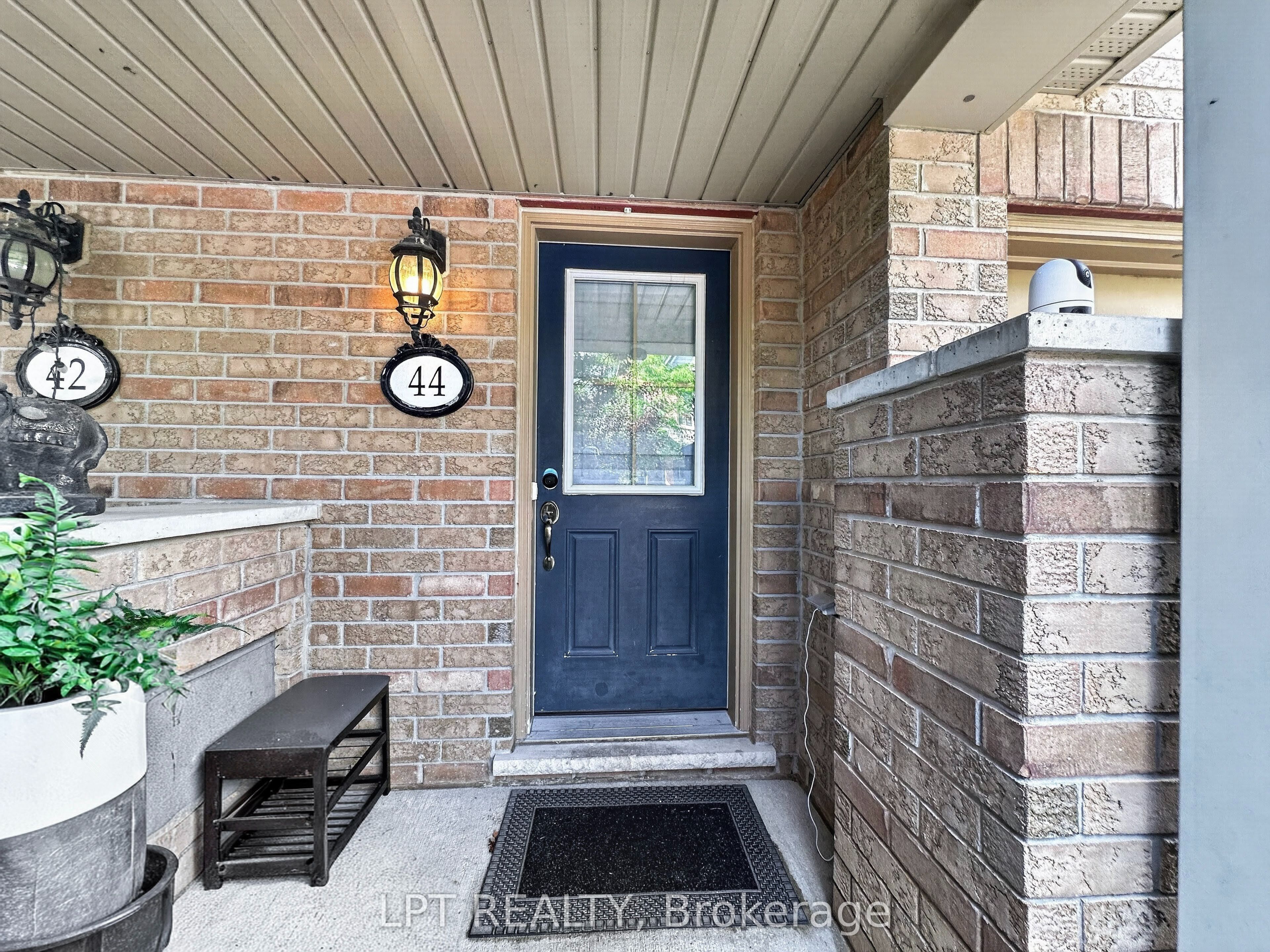 44 Cedar Lake Crescent