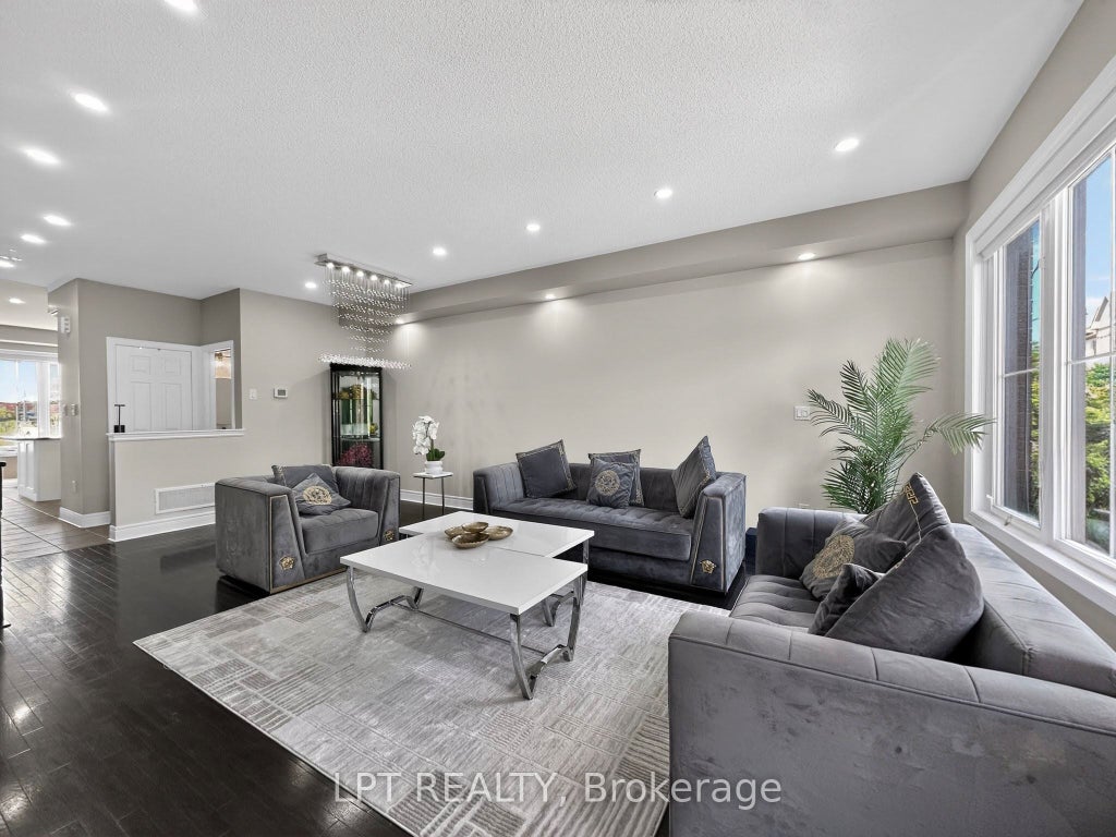Photo of 44 Cedar Lake Crescent, Brampton, ON L6Y 0P9 (MLS # W13805430)