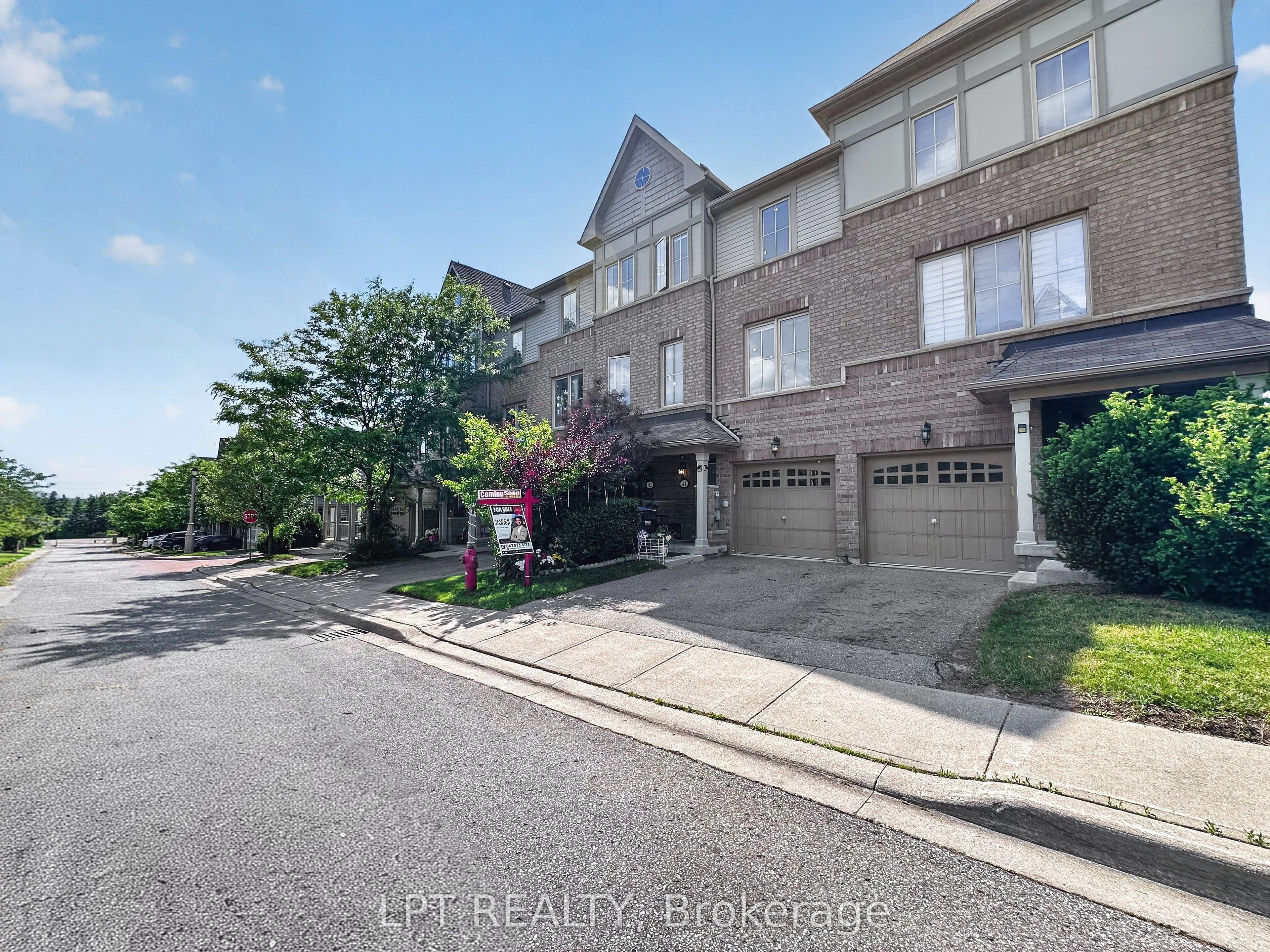 44 Cedar Lake Crescent