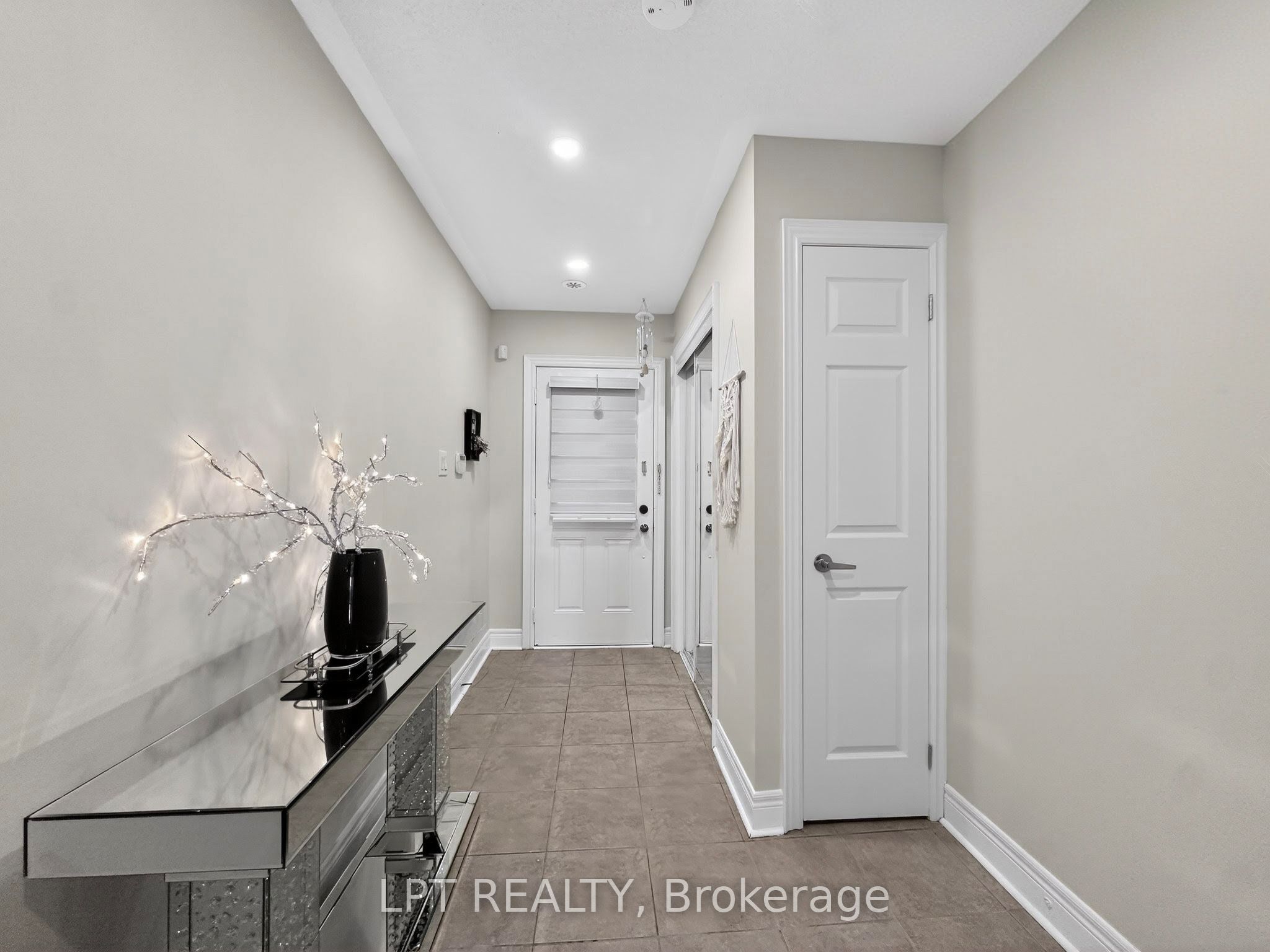 44 Cedar Lake Crescent