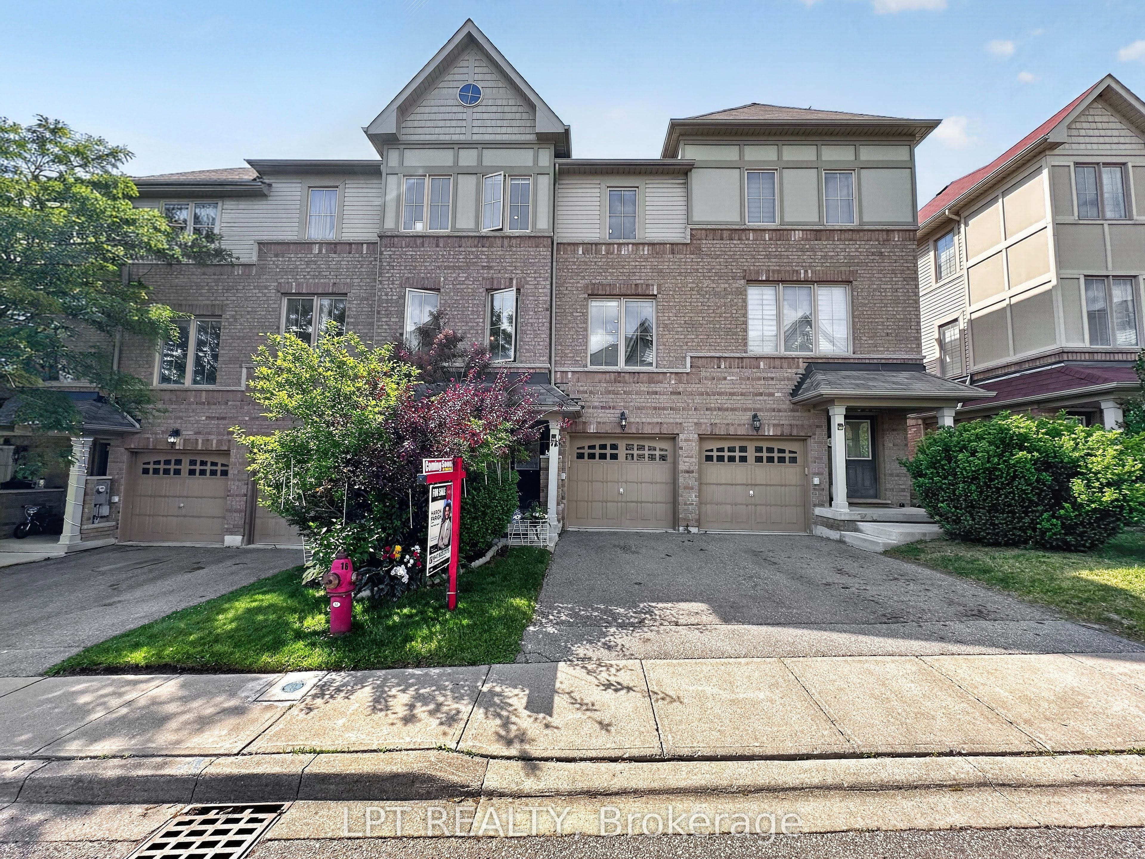 44 Cedar Lake Crescent