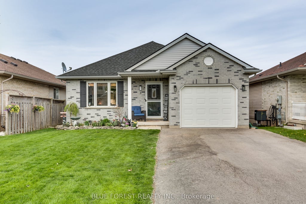 Photo of 3 Meadowvale Drive, St. Thomas, ON N5P 4P1 (MLS # X13430462)