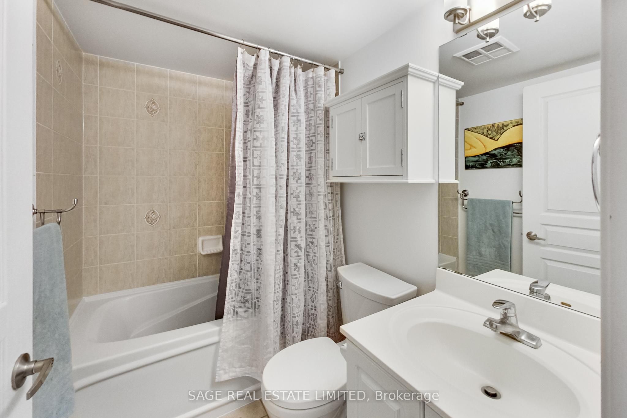 313 Richmond Street E 562