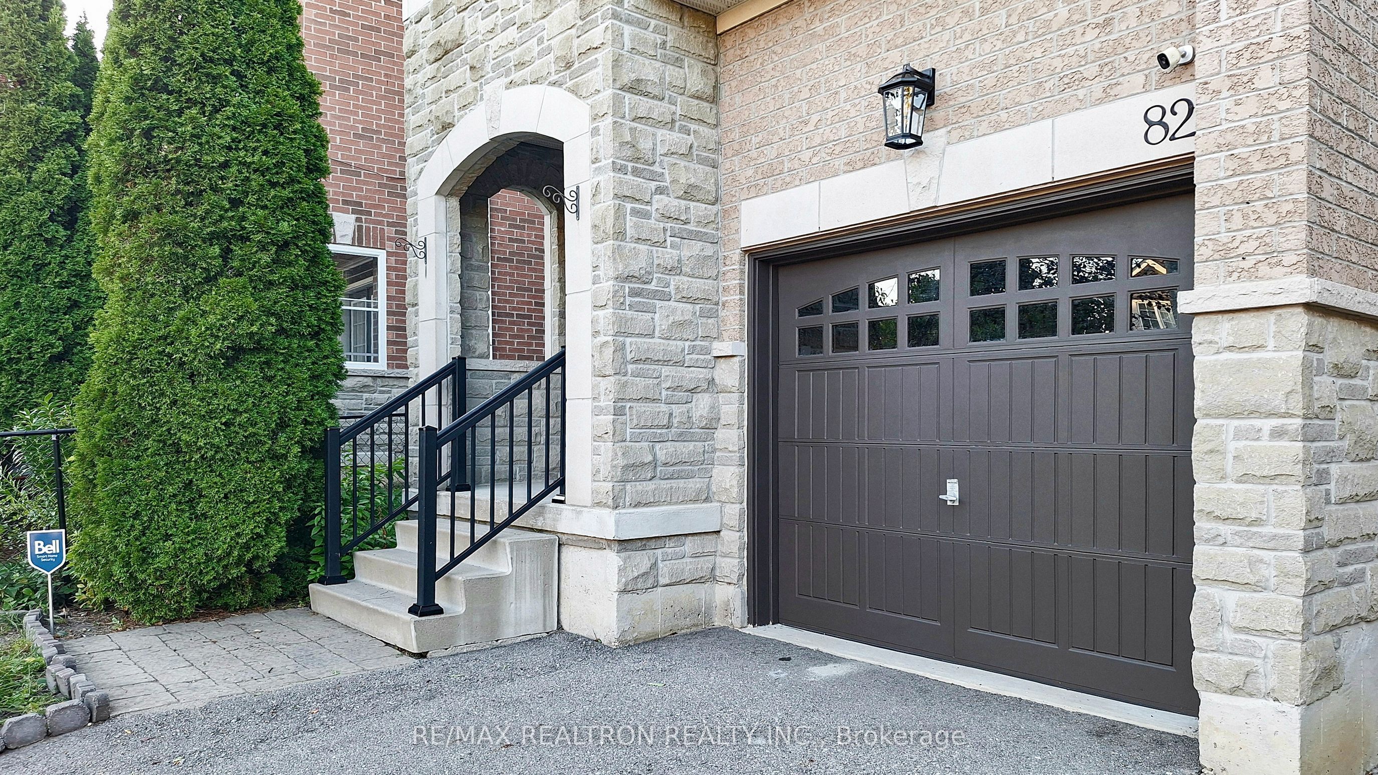 82 Sir Sanford Fleming Way