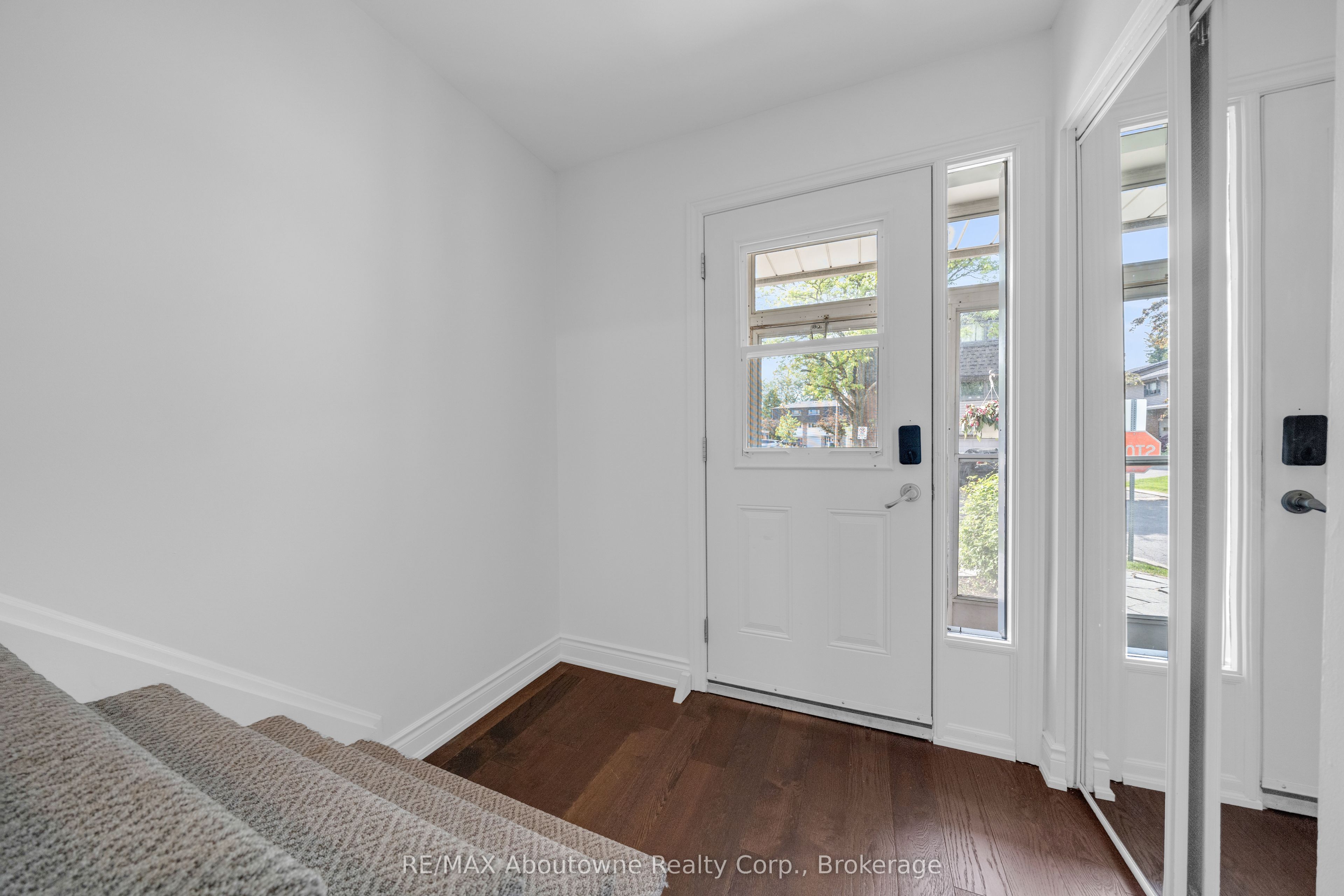 1270 Gainsborough Drive 35