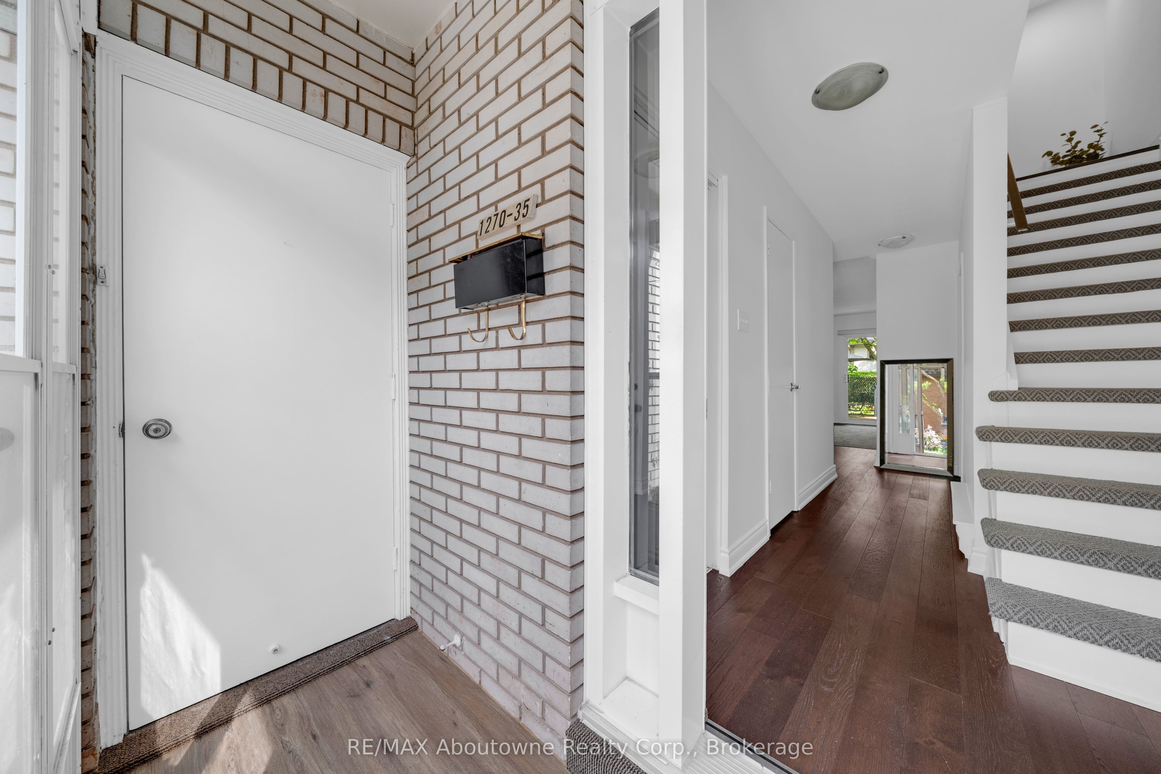 1270 Gainsborough Drive 35