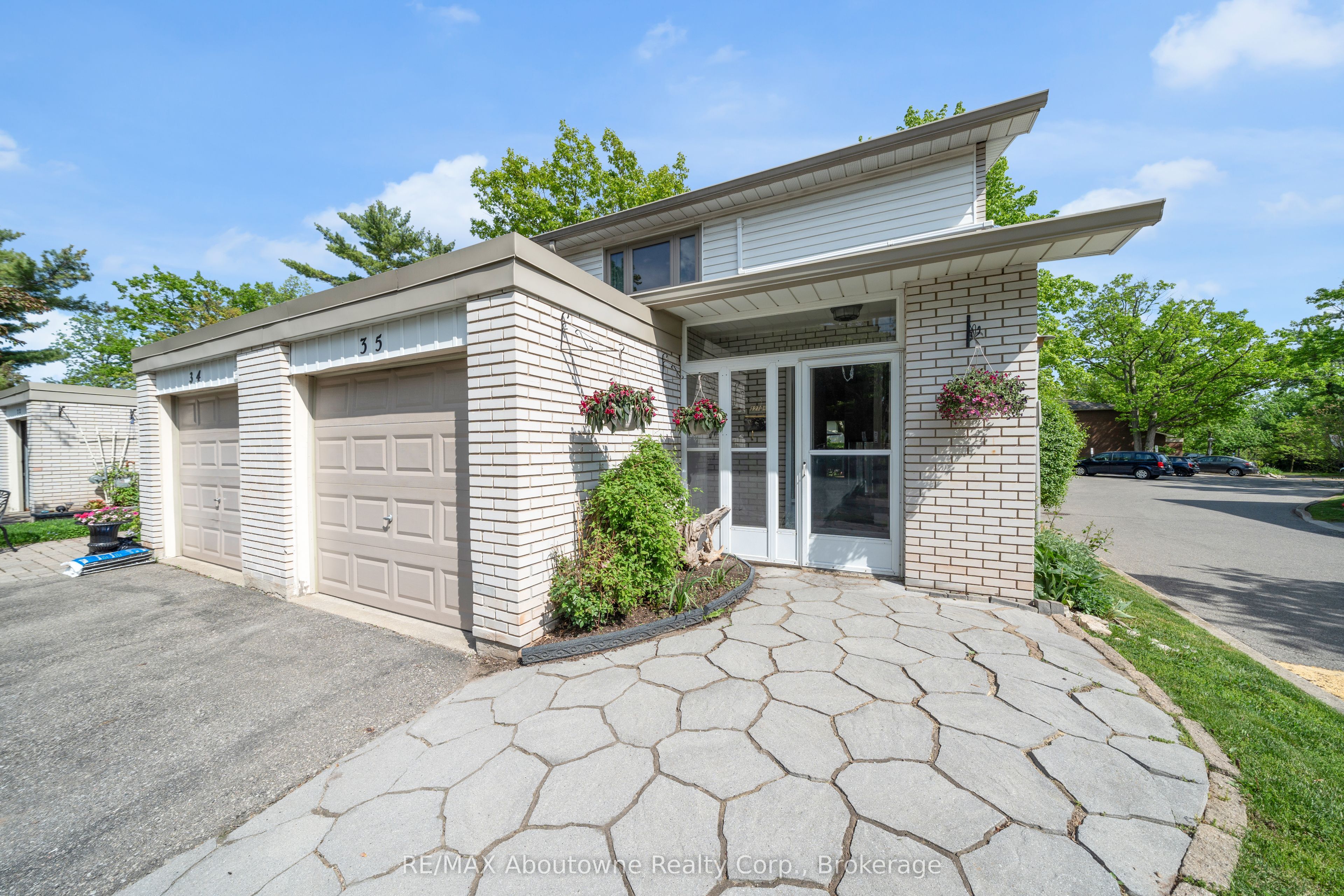 1270 Gainsborough Drive 35