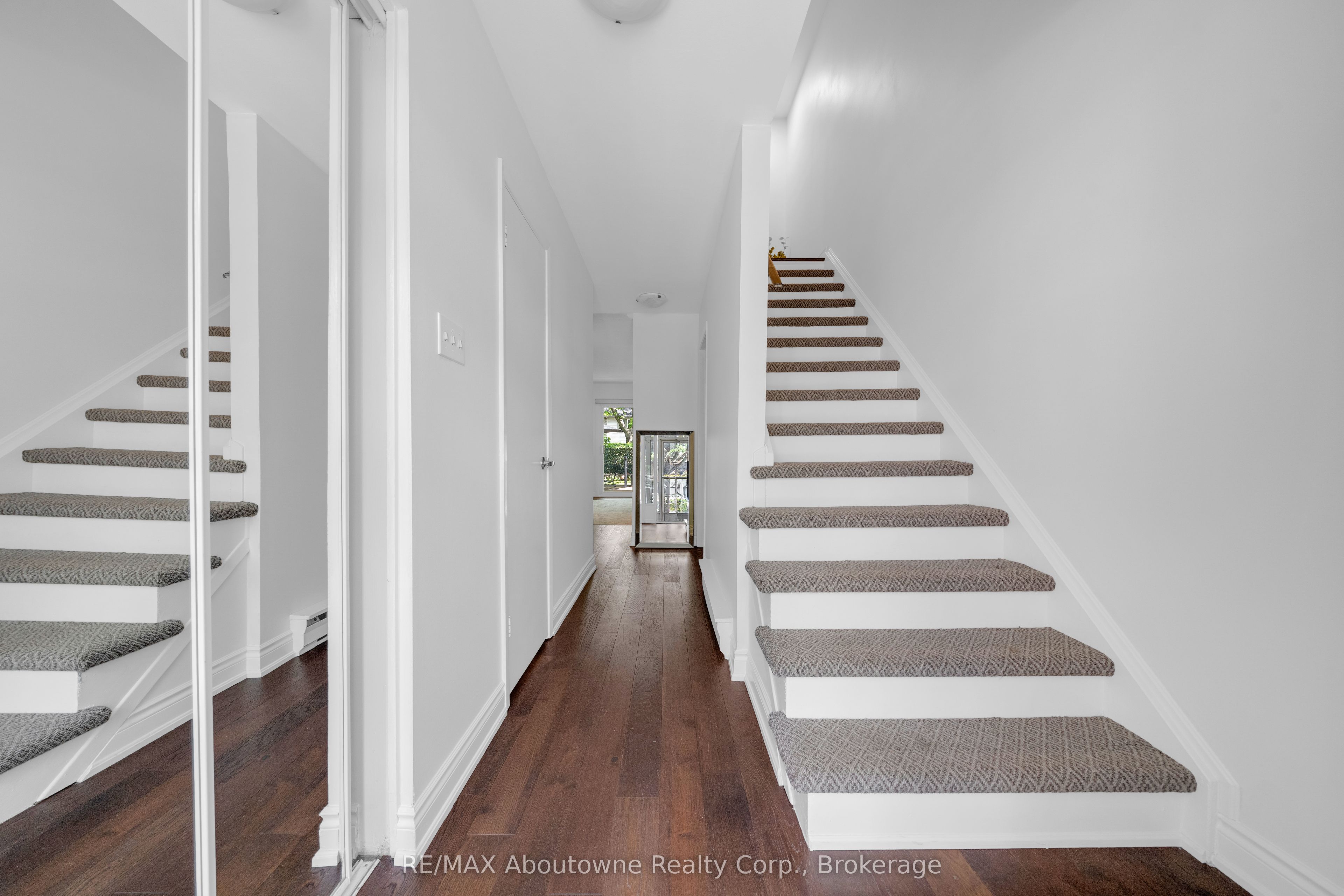 1270 Gainsborough Drive 35