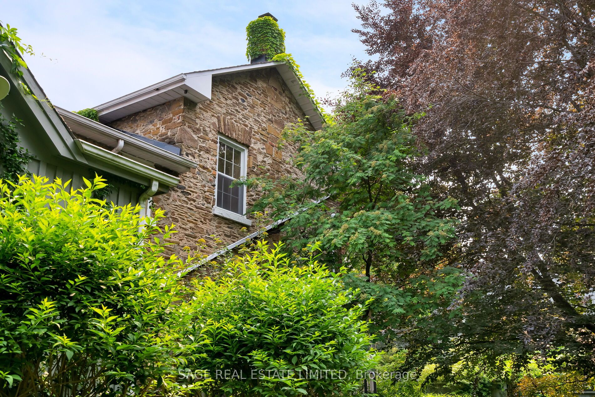 322 La Rose Avenue