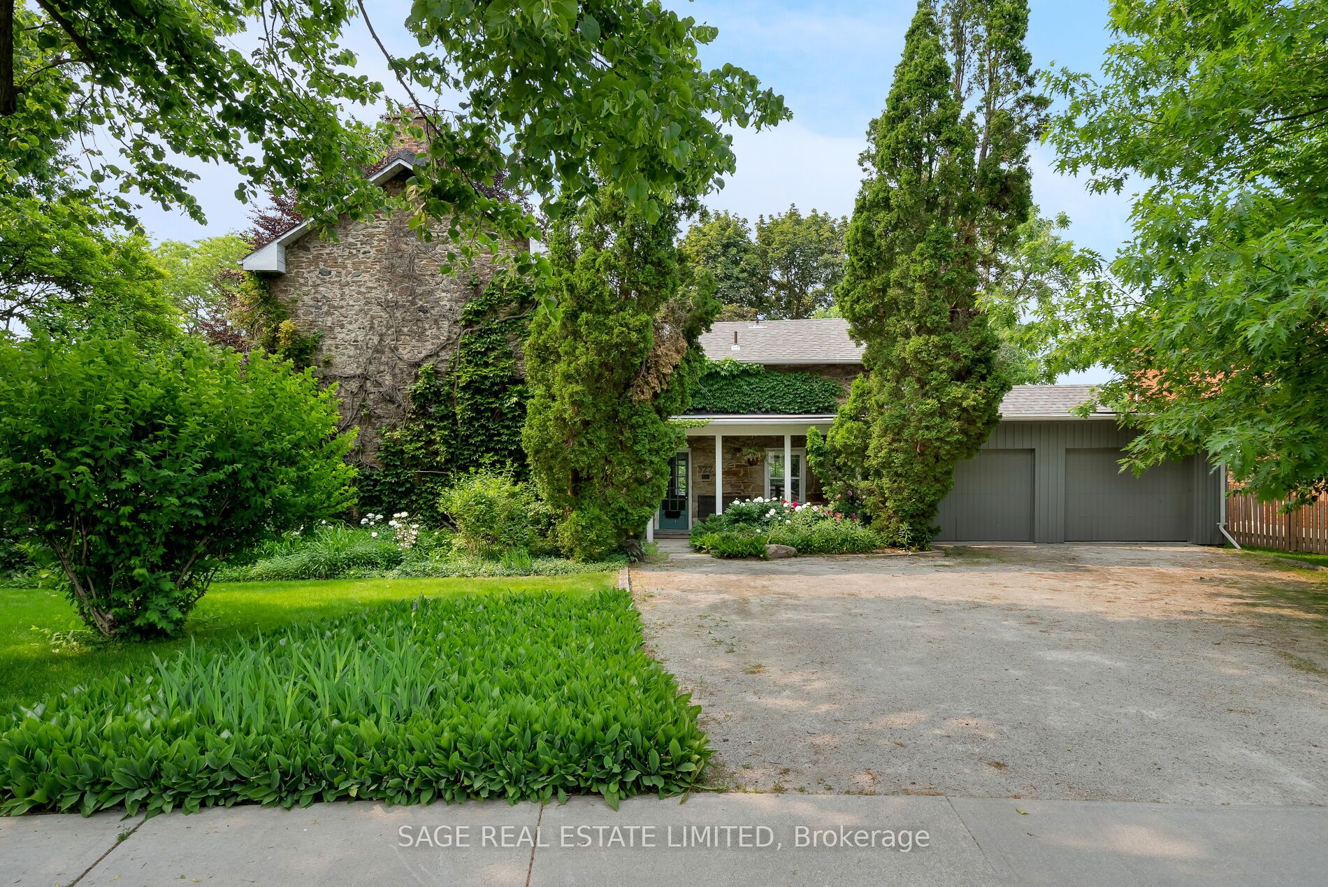 322 La Rose Avenue