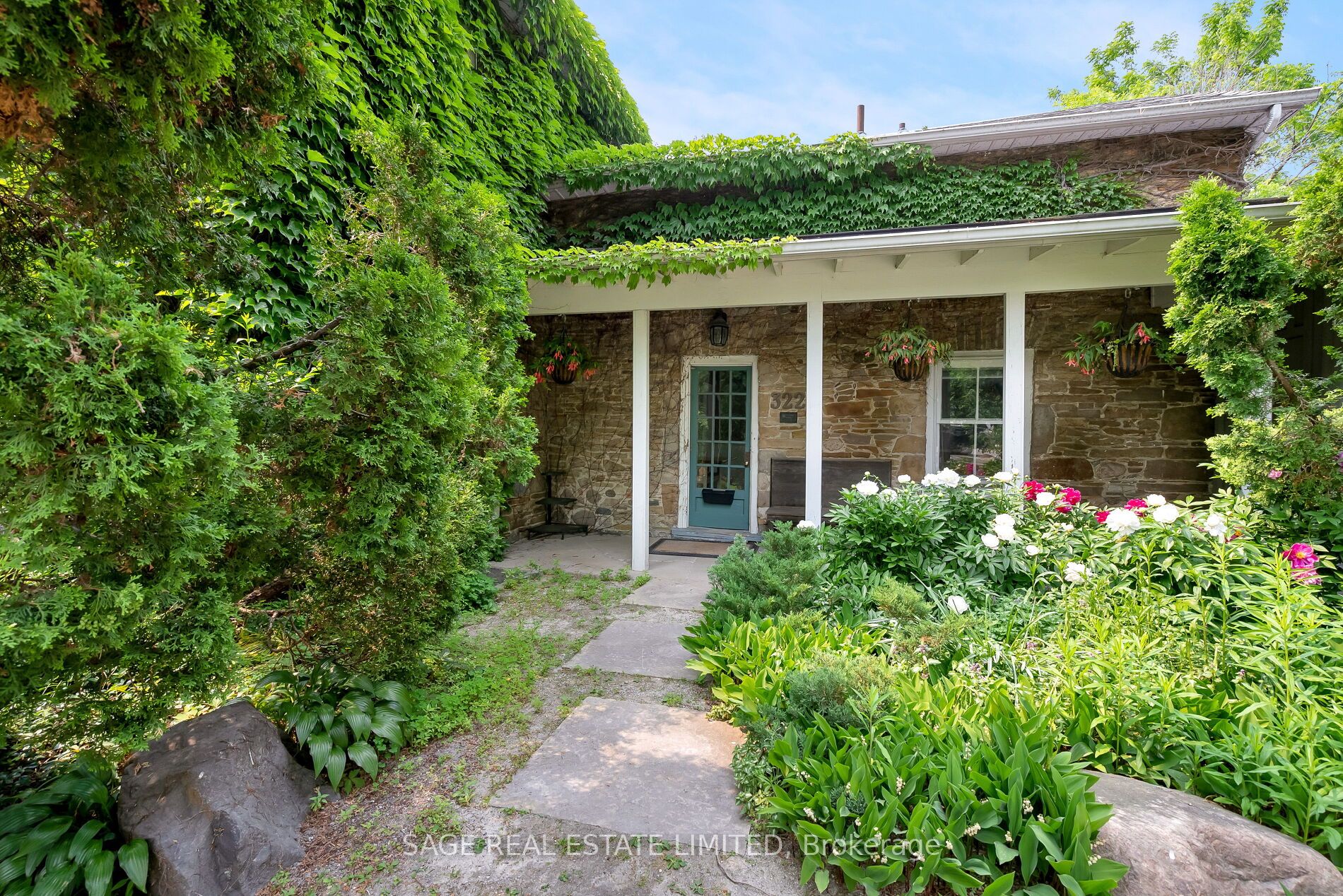 322 La Rose Avenue