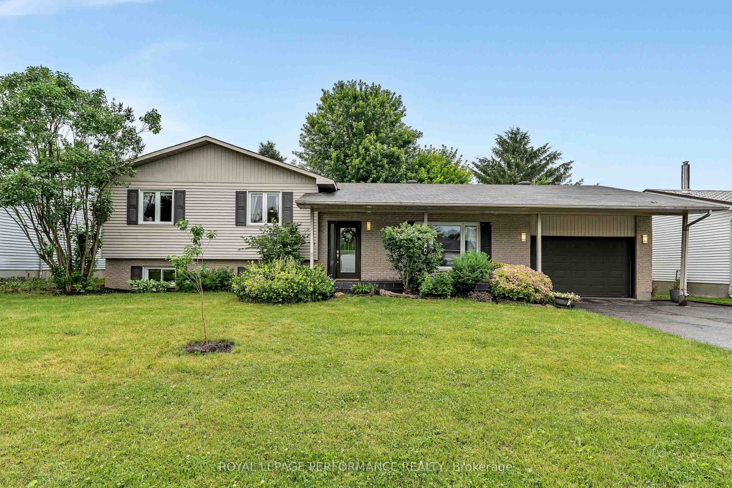 Photo 1 of 29 — 30 Promenade Boulevard, Russell, ON K0A 1W1
