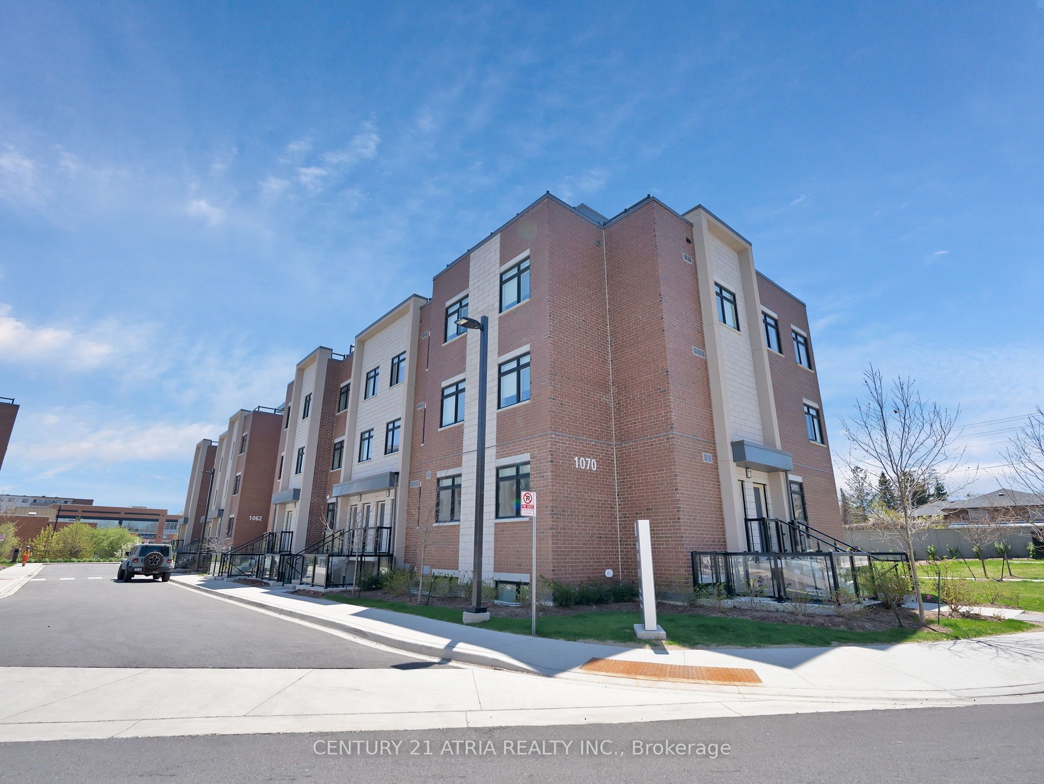 1070 Douglas Mccurdy Common 224