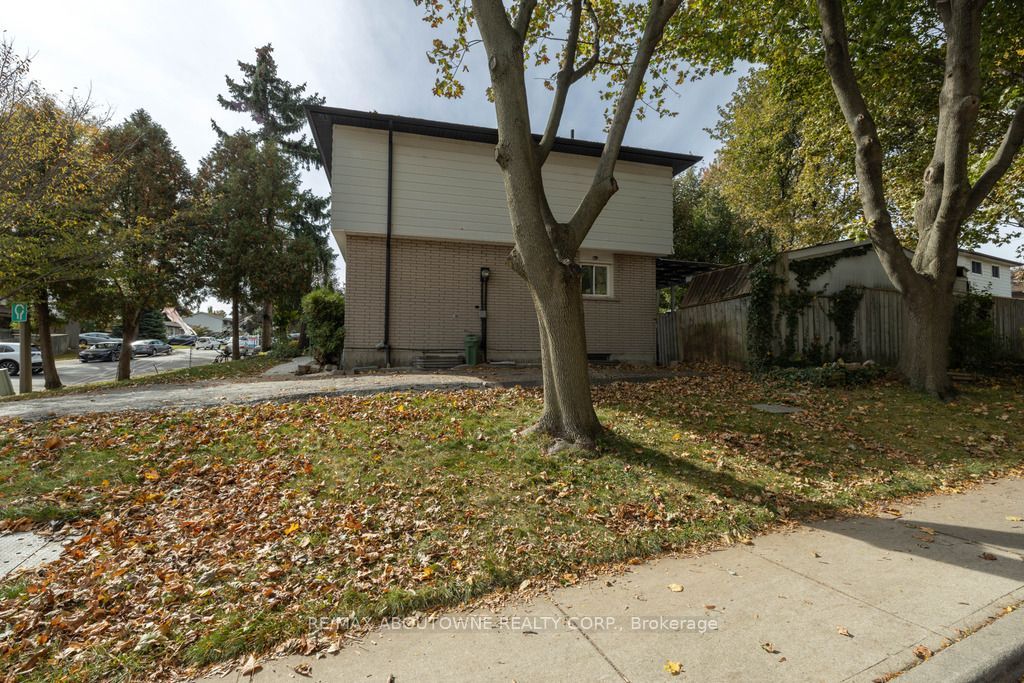 4 Glamis Court