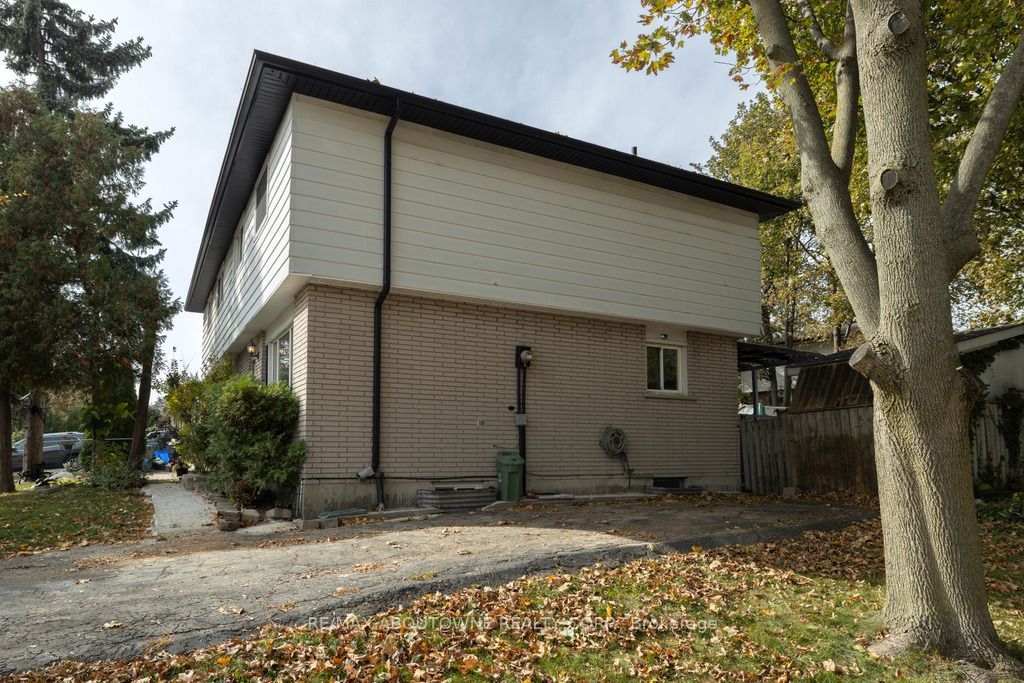 Photo of 4 Glamis Court, Hamilton, ON L9C 6B3 (MLS # X13885824)