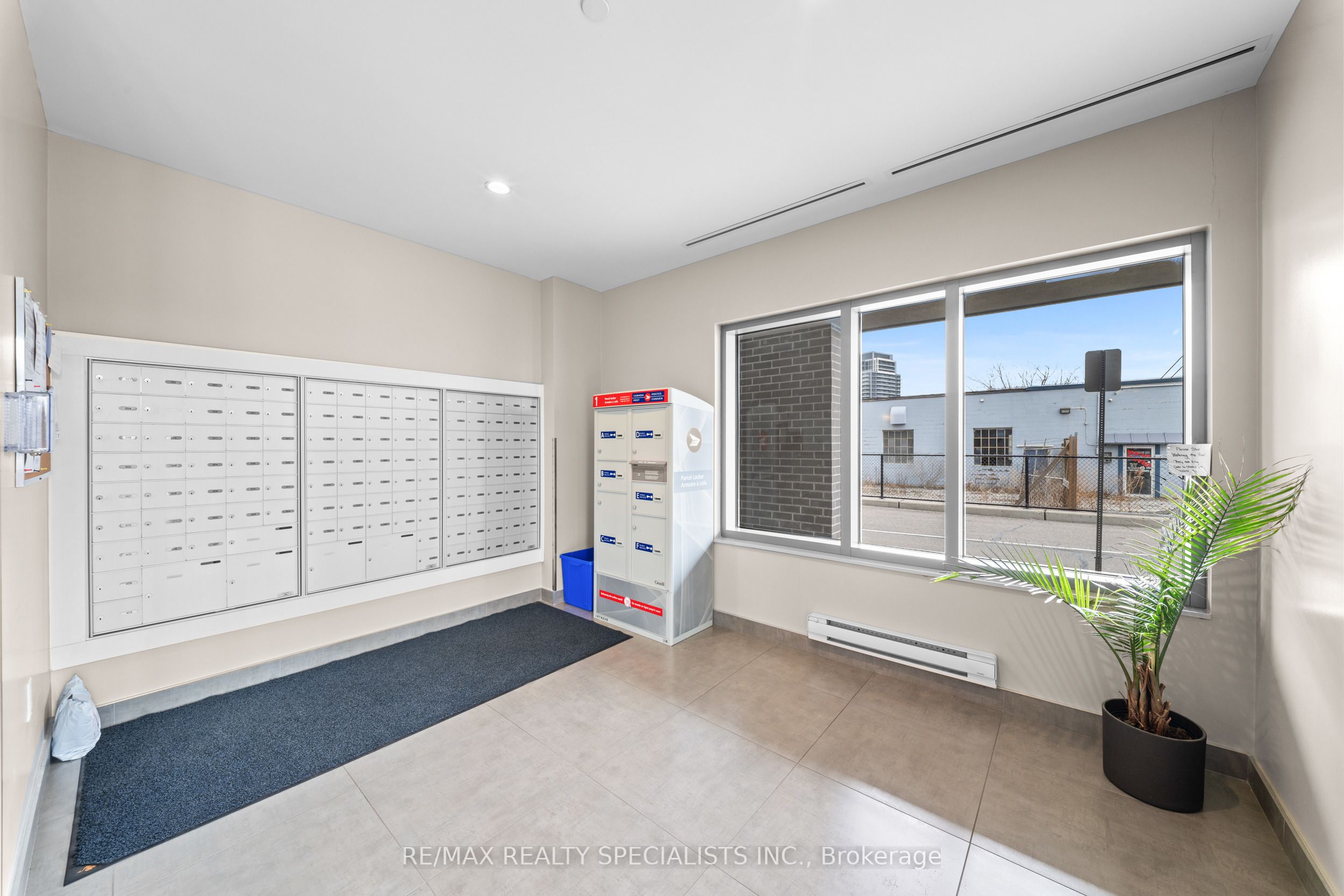 716 Main Street E 407