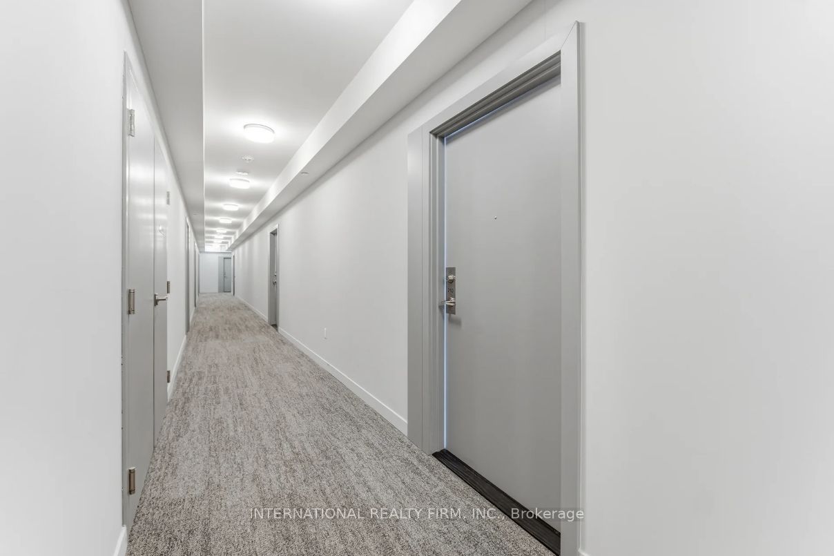 859 The Queensway N/A 710