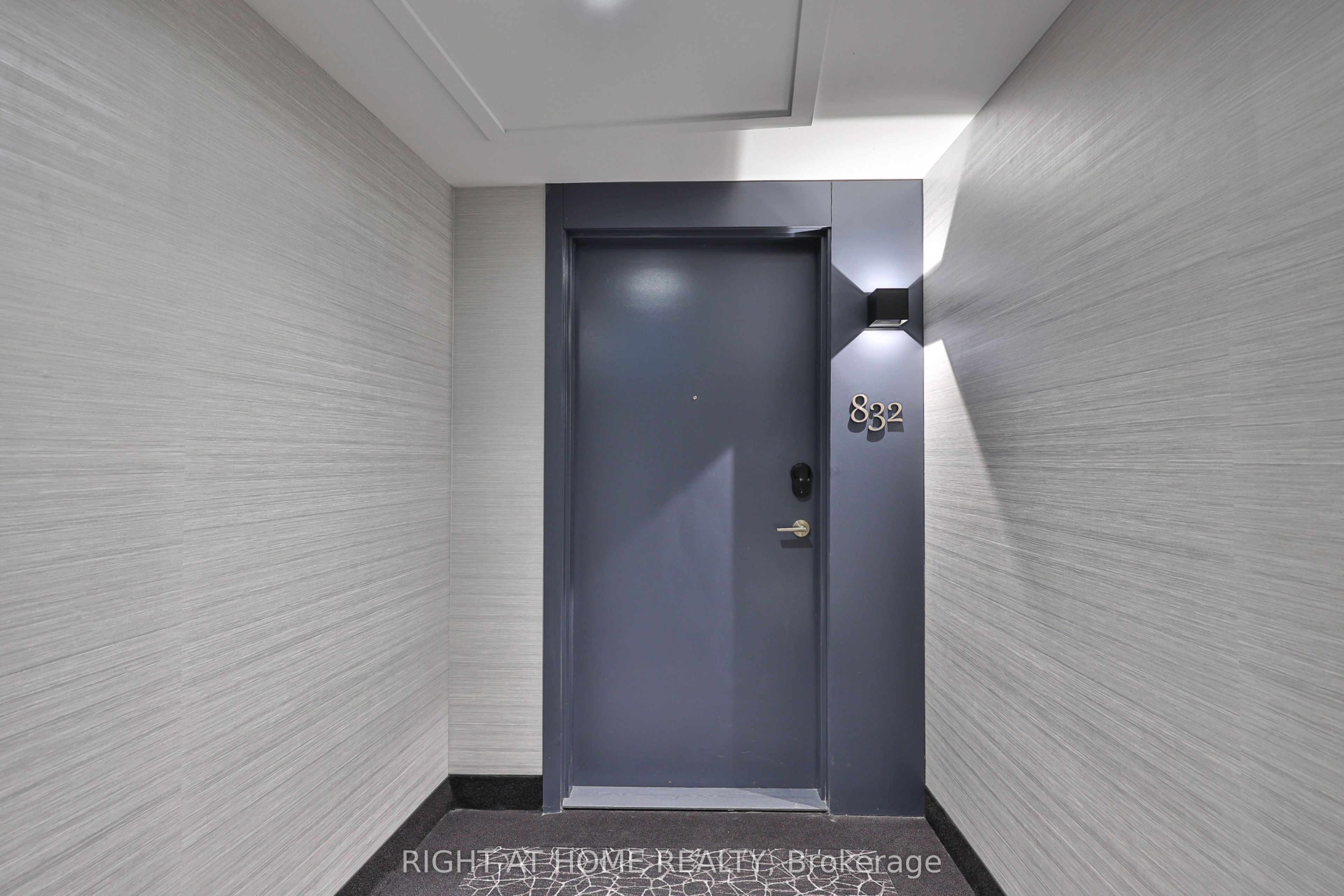 543 Richmond Street W 832