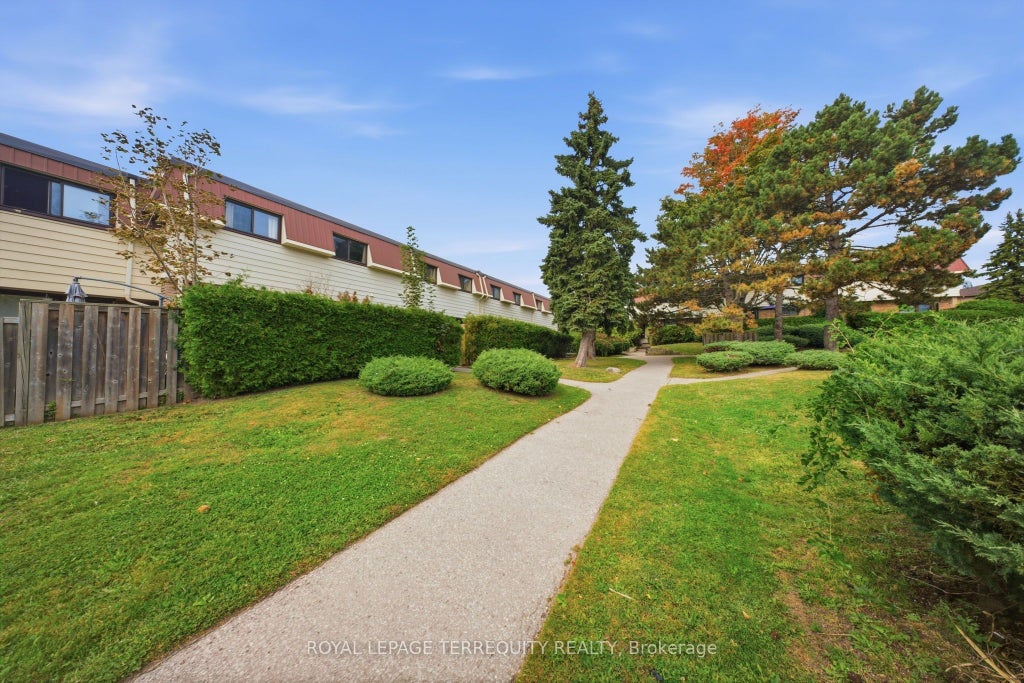 Photo of 506 Normandy Street #21, Oshawa, ON L1H 7N8 (MLS # E13850236)