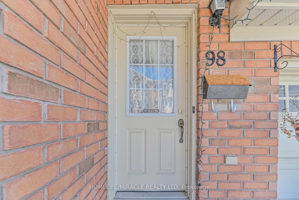 Photo of 1128 Dundas Street W #98, Mississauga, ON L5C 1E1 (MLS # W12706128)