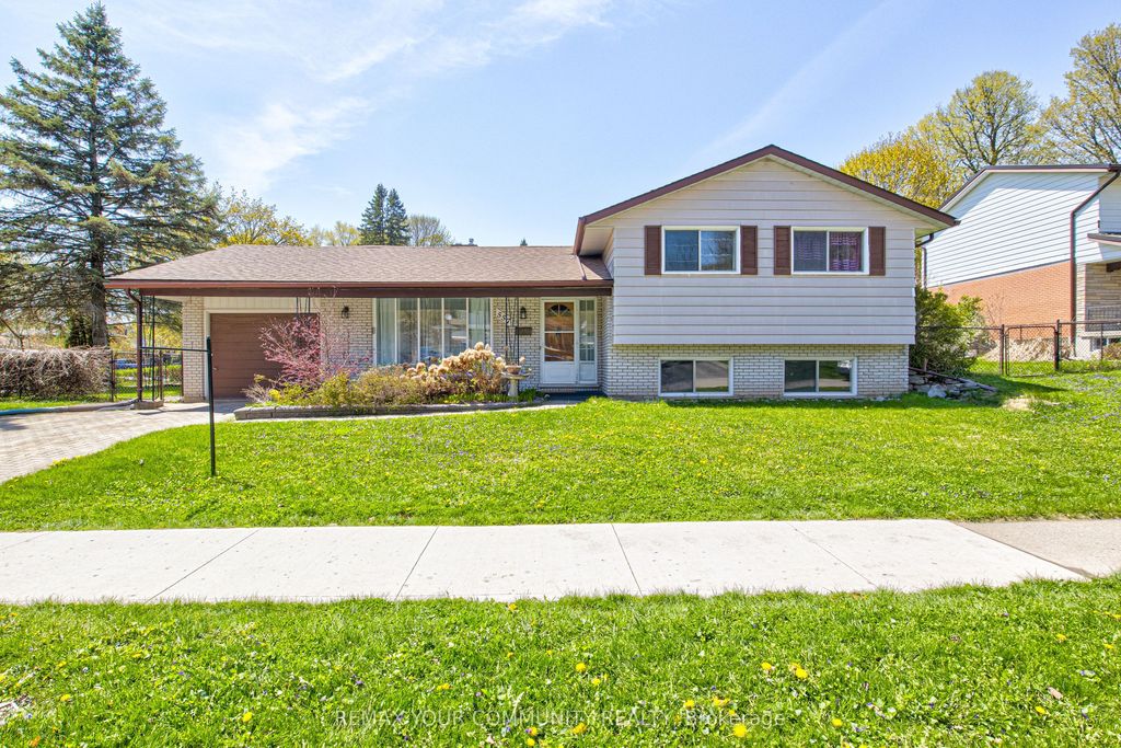 Photo of 557 Glen Manor Boulevard, Waterloo, ON N2L 4T7 (MLS # X13093576)