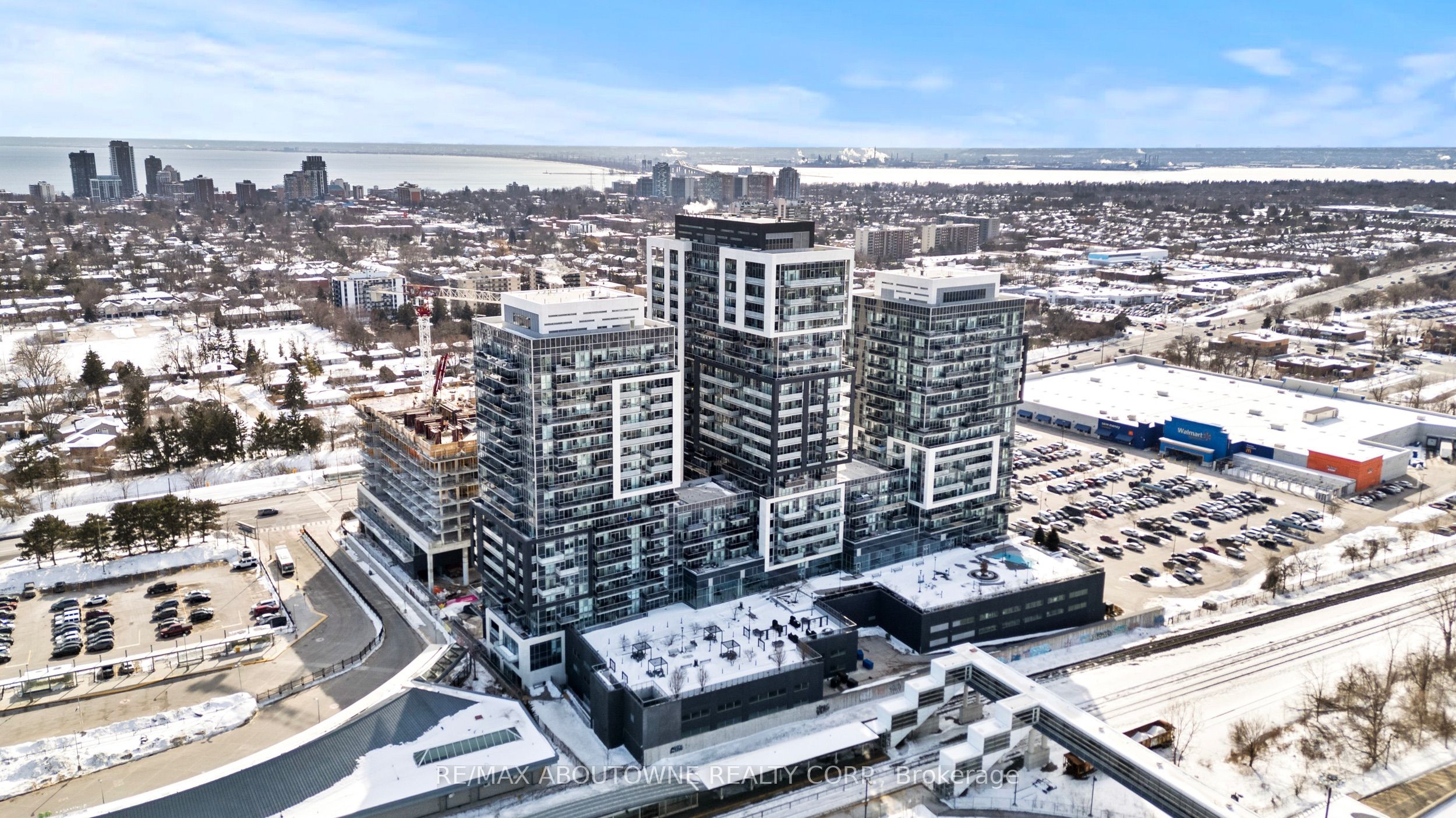 2087 Fairview Street 906