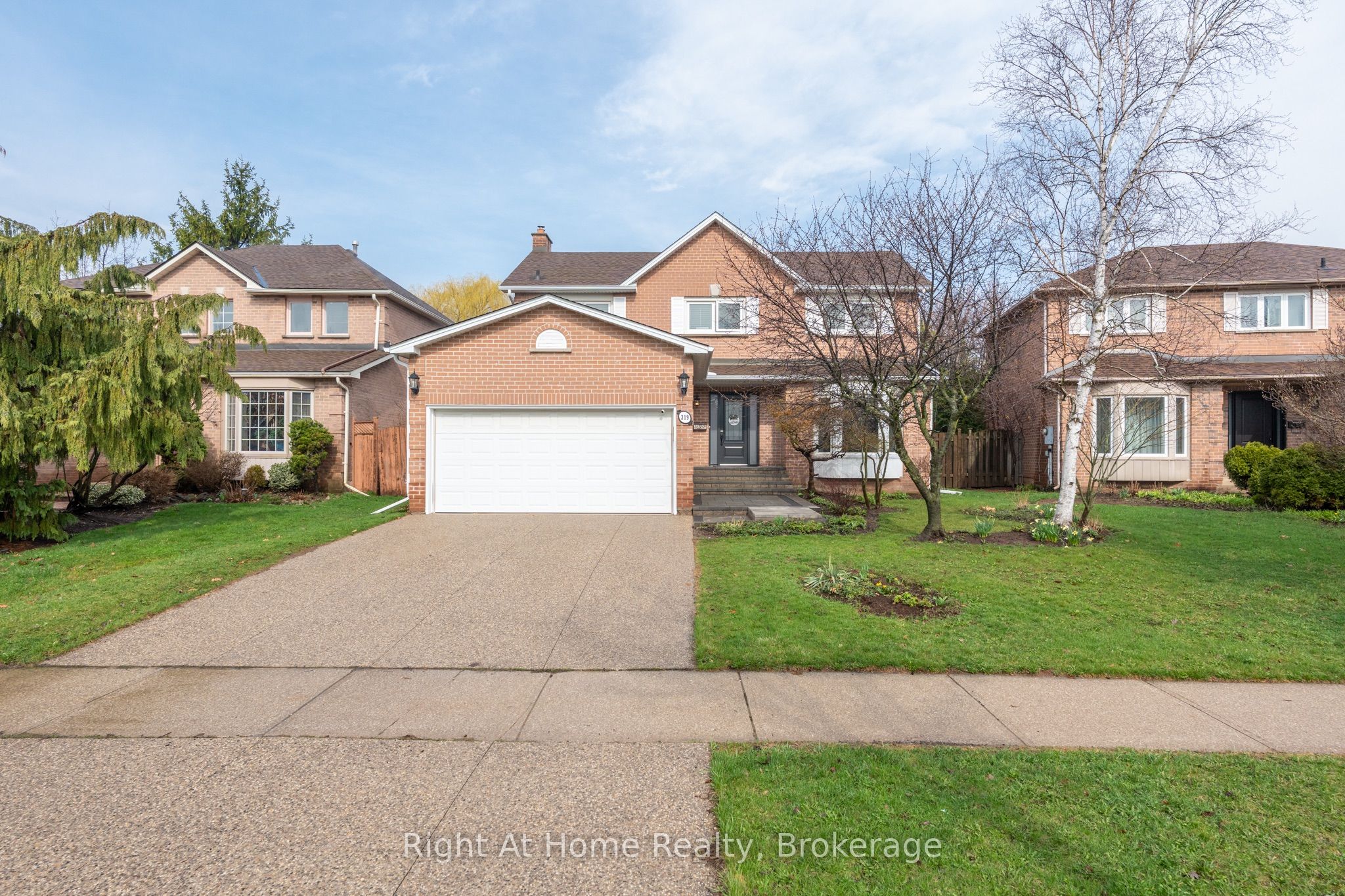 319 River Oaks Boulevard W