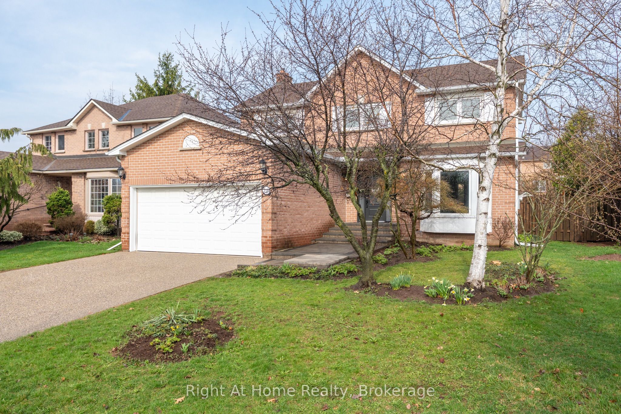 319 River Oaks Boulevard W