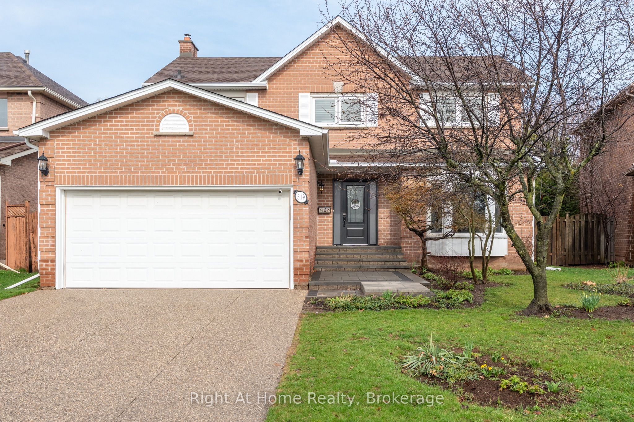 319 River Oaks Boulevard W