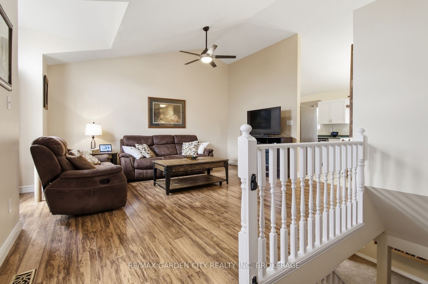 21 B Kelson Avenue N