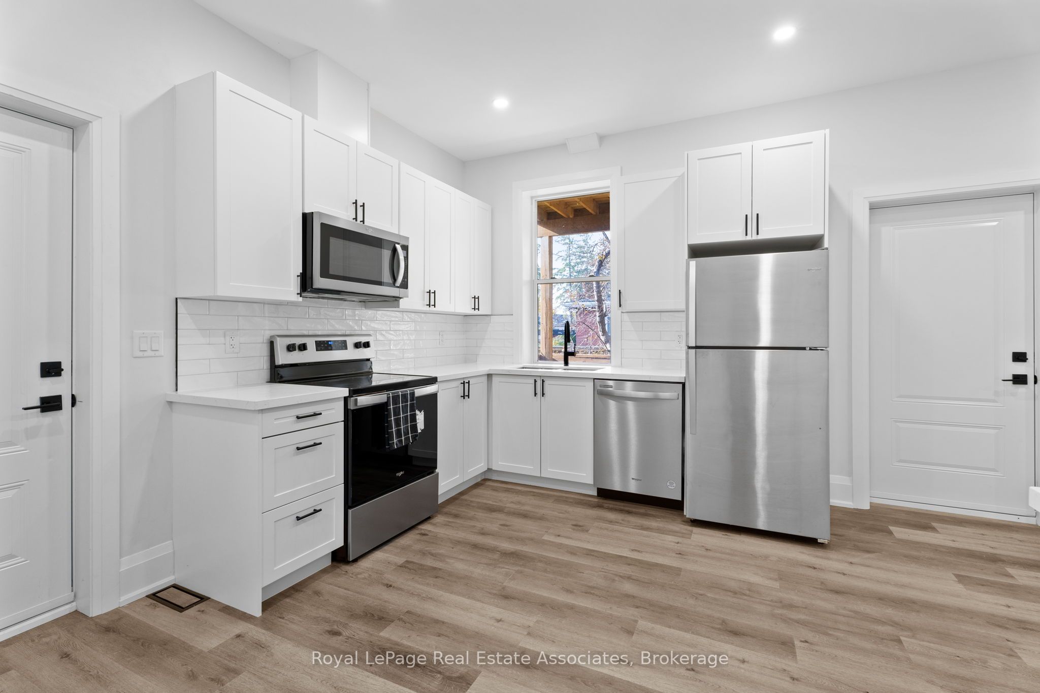 Photo 1 of 12 — 55 Cayuga Street 1, Brantford, ON N3S 1W7