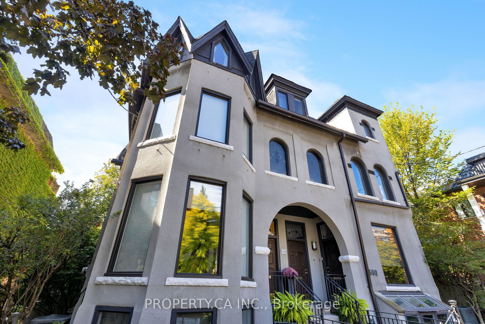 300 Avenue Road 5
