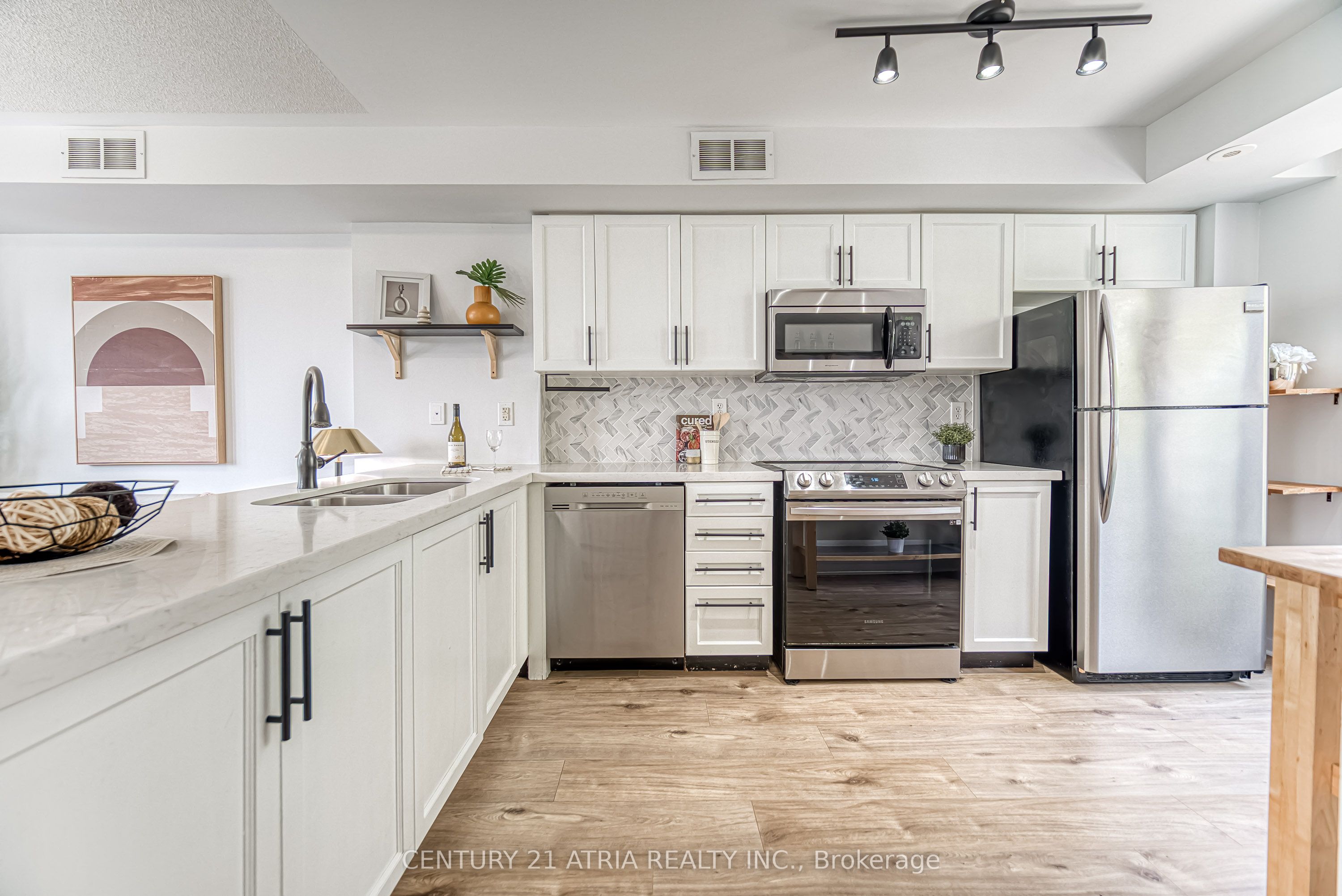 8 Frances Loring Lane 2