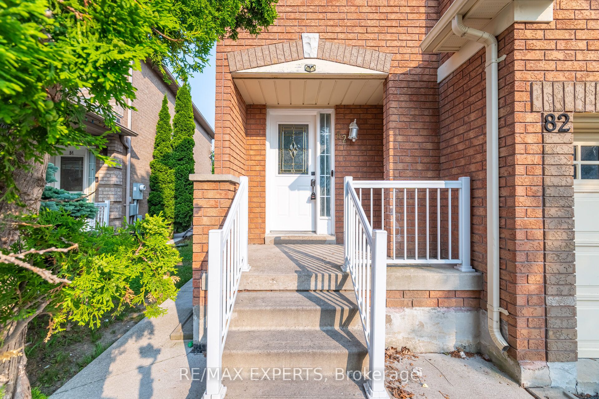 82 Twin Pines Crescent