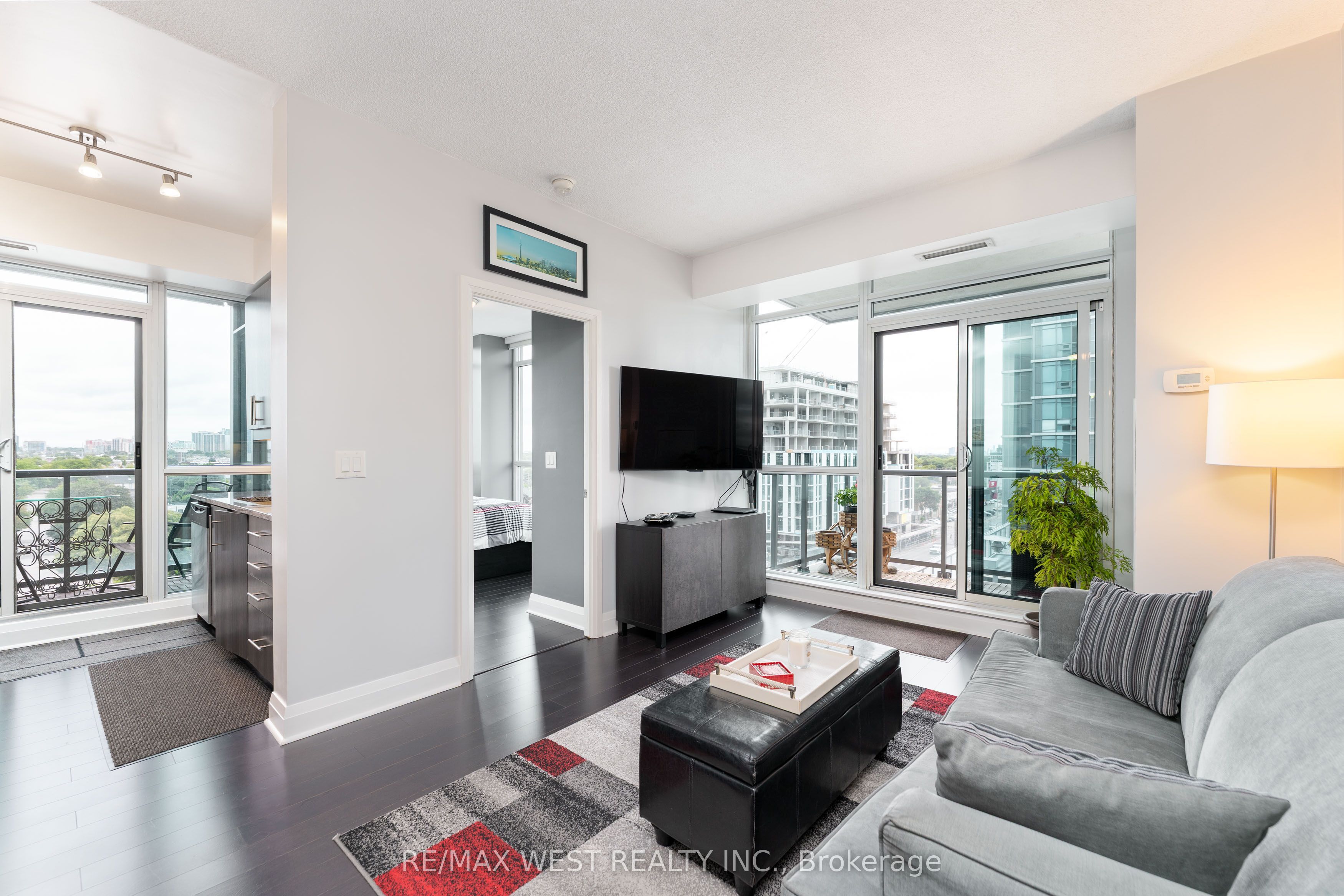 1185 The Queensway N/A 710