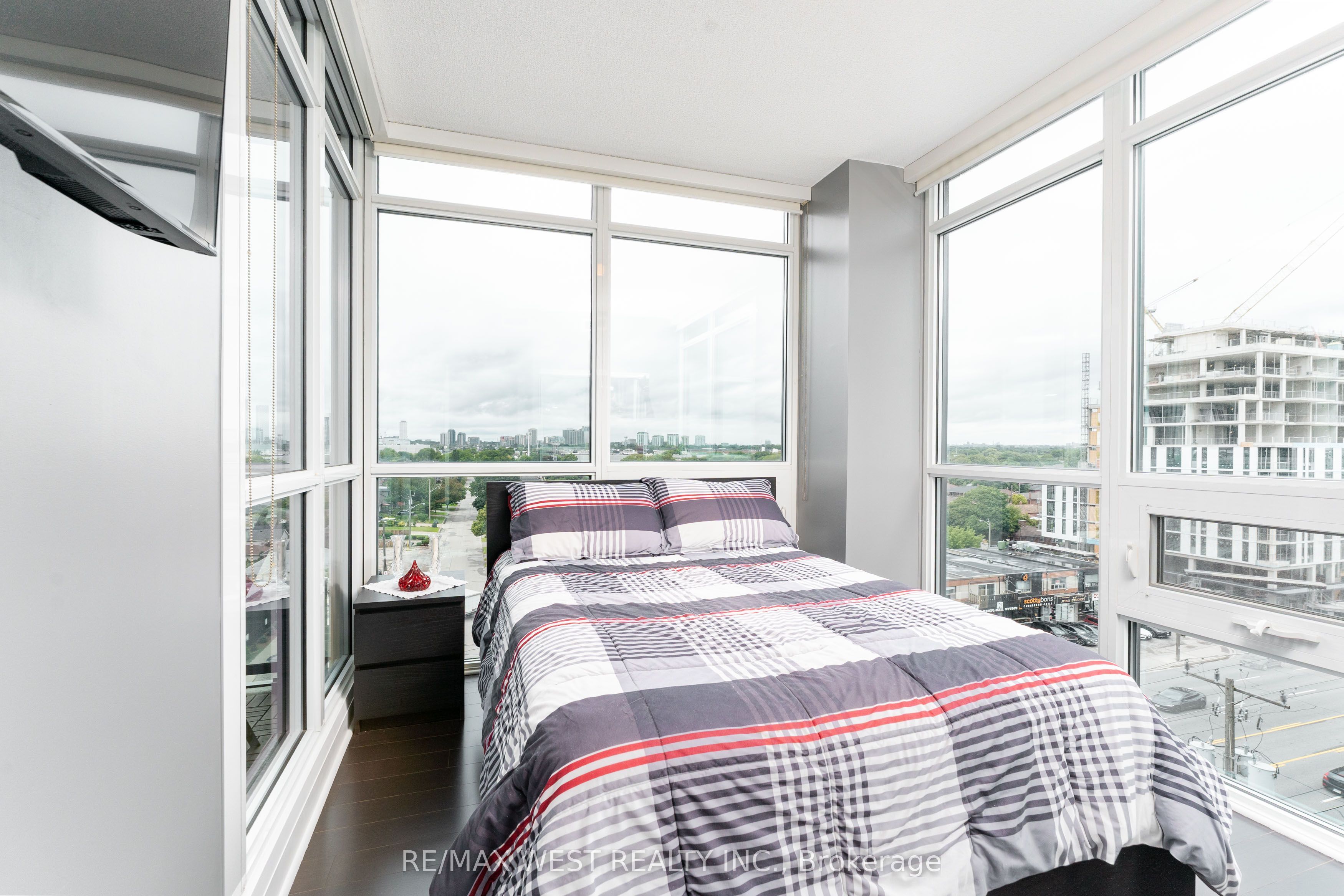 1185 The Queensway N/A 710