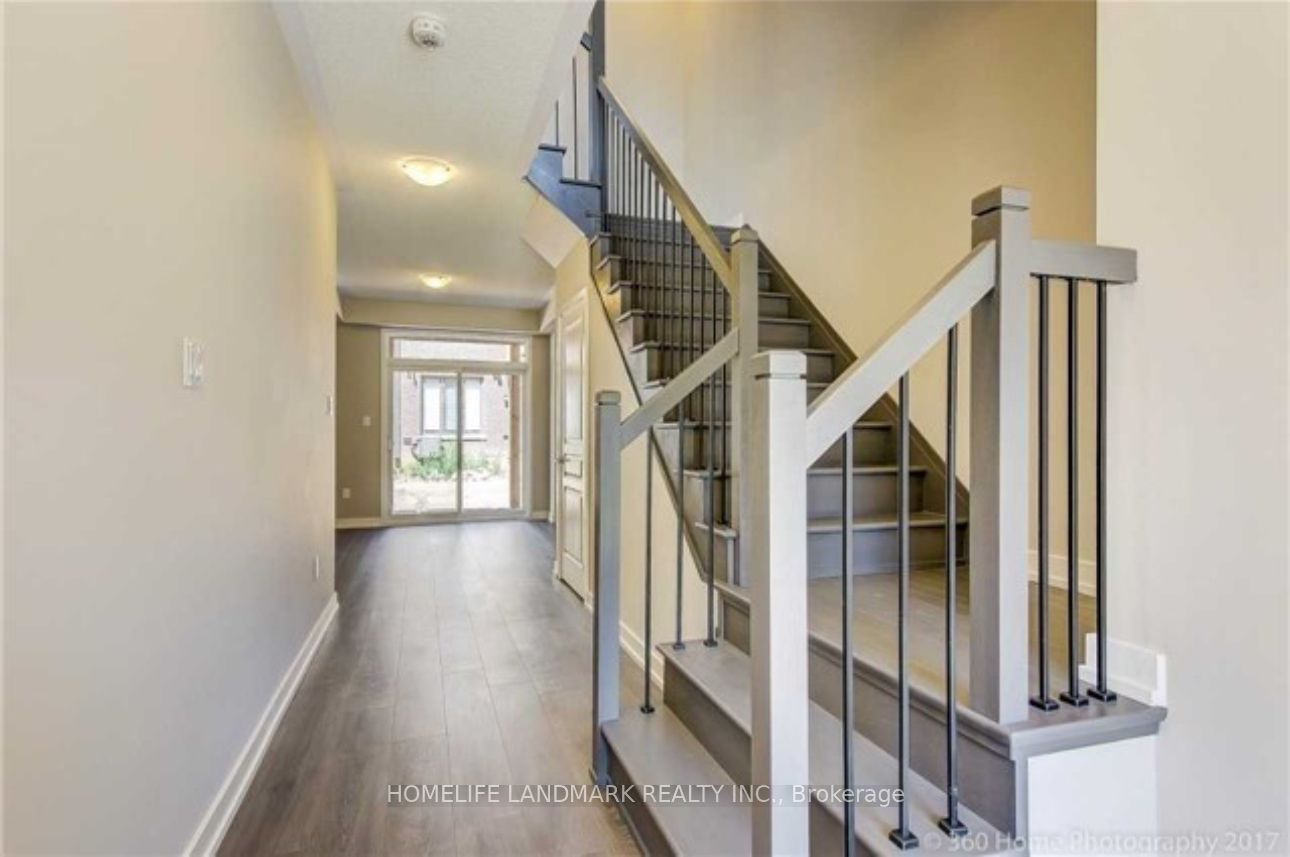 302 Squire Crescent