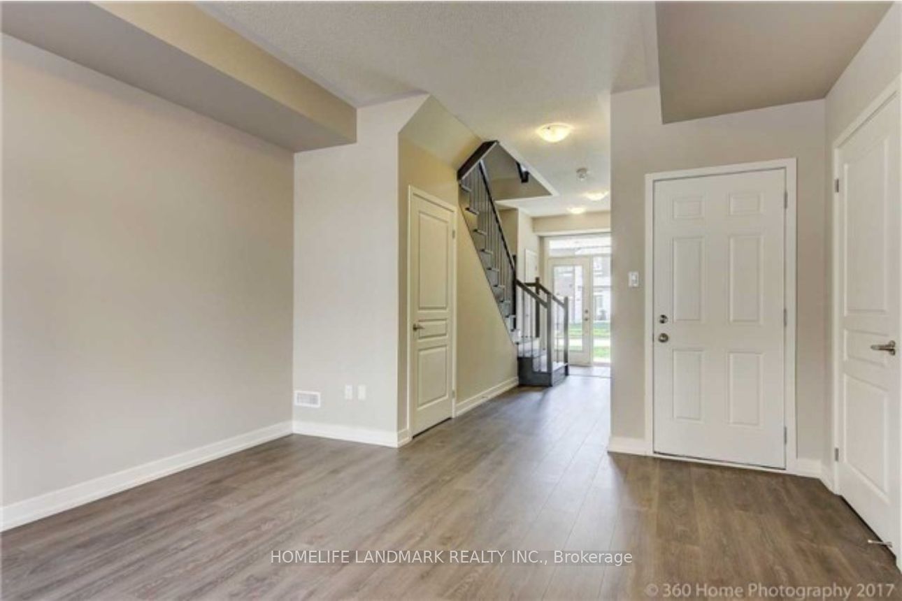 302 Squire Crescent