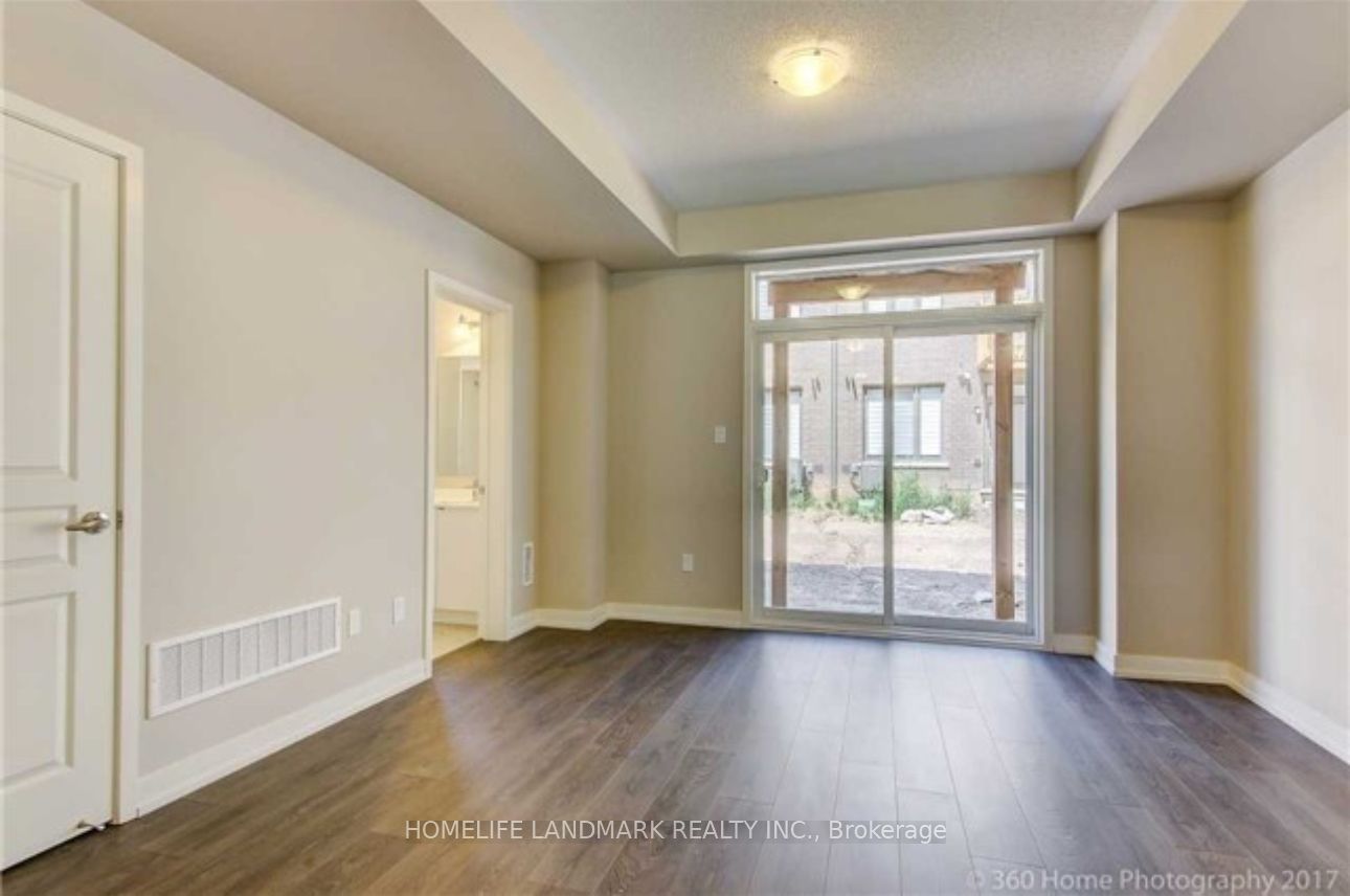 302 Squire Crescent