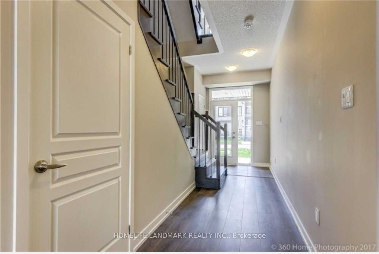302 Squire Crescent