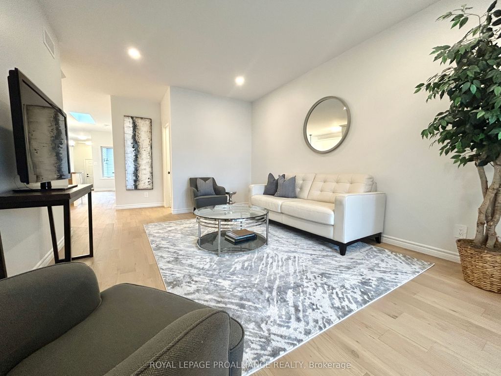 Photo of 33 Athabaska Drive, Belleville, ON K8N 0T1 (MLS # X12452502)