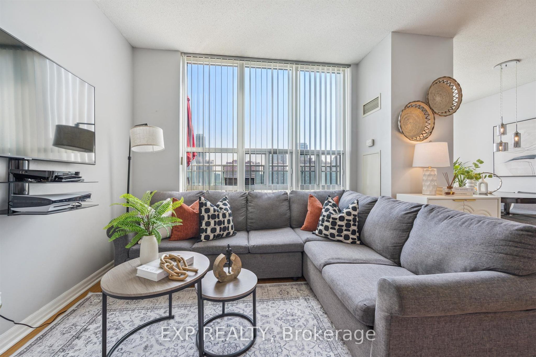 220 Burnhamthorpe Road W 905