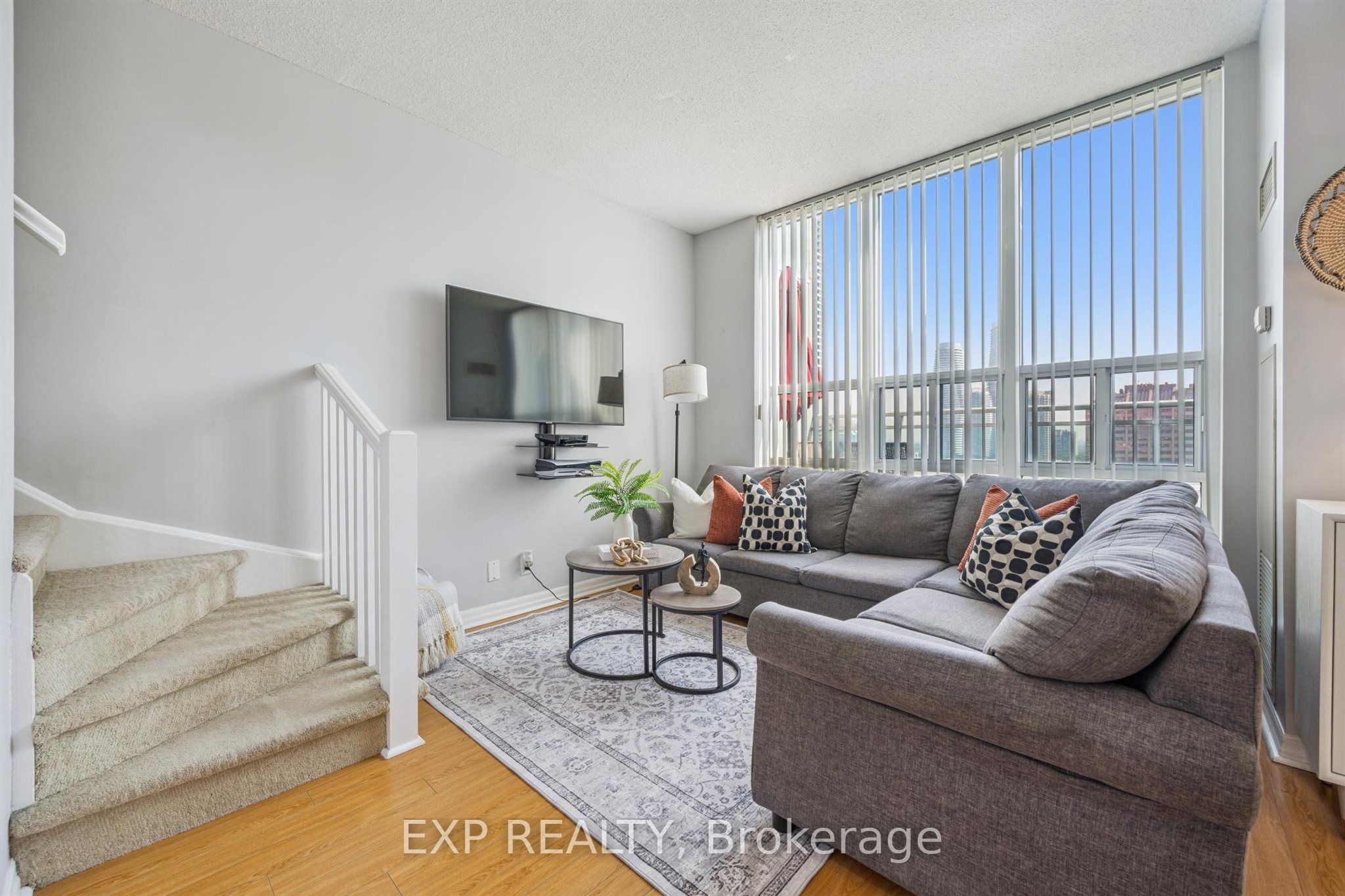 220 Burnhamthorpe Road W 905