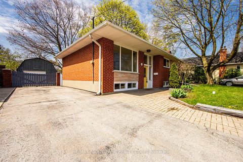 530 Lees Lane Oakville ON L6L 4T4