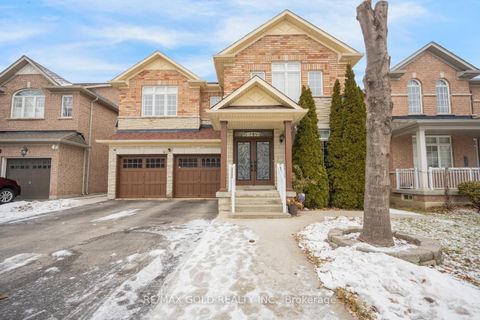 44 Summershade Street Main & Upper Brampton ON L6P 2C2