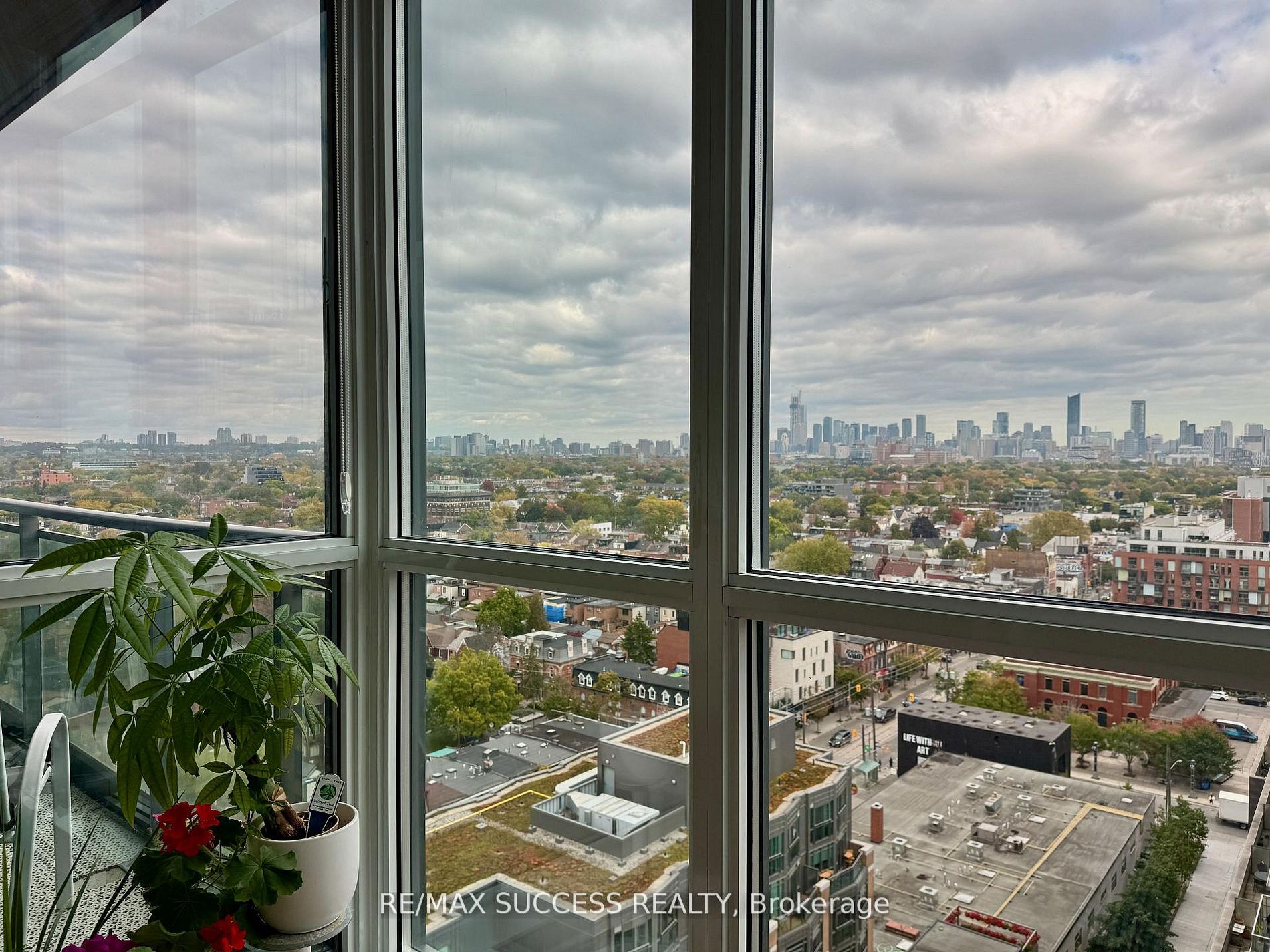 1171 Queen Street W 1605