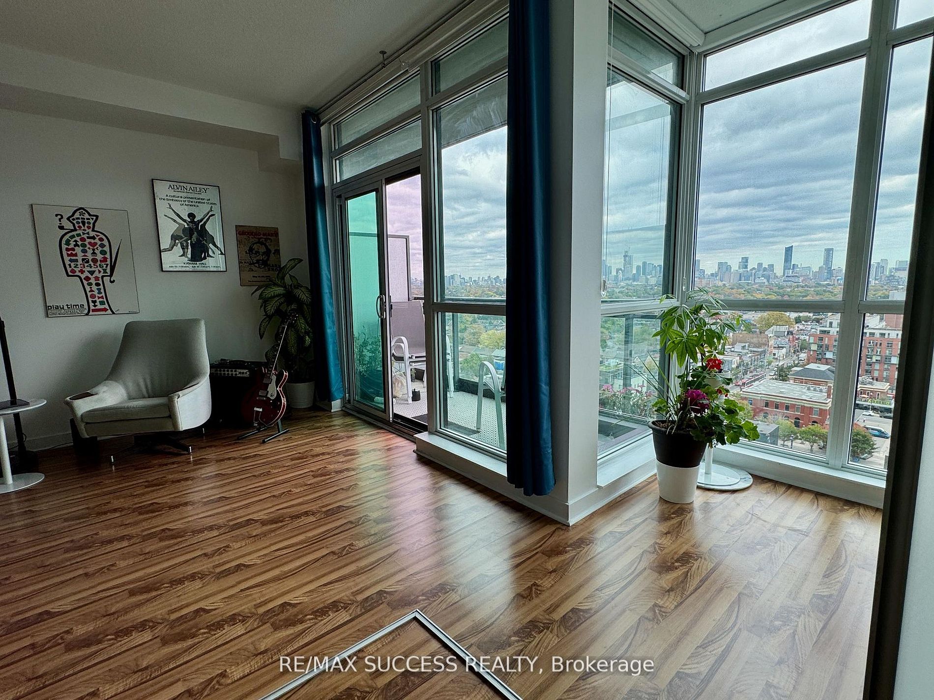 1171 Queen Street W 1605