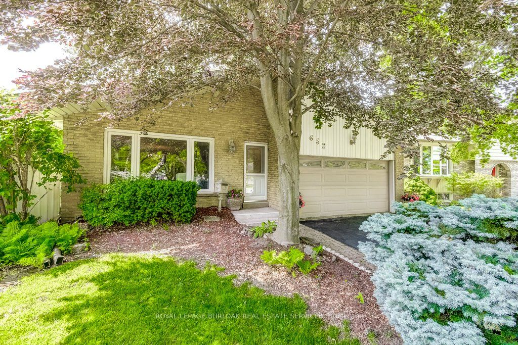 652 Auburn Crescent