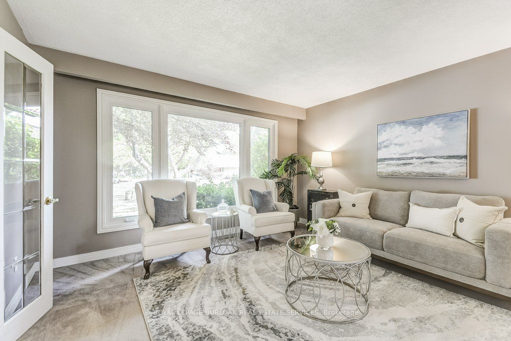 652 Auburn Crescent
